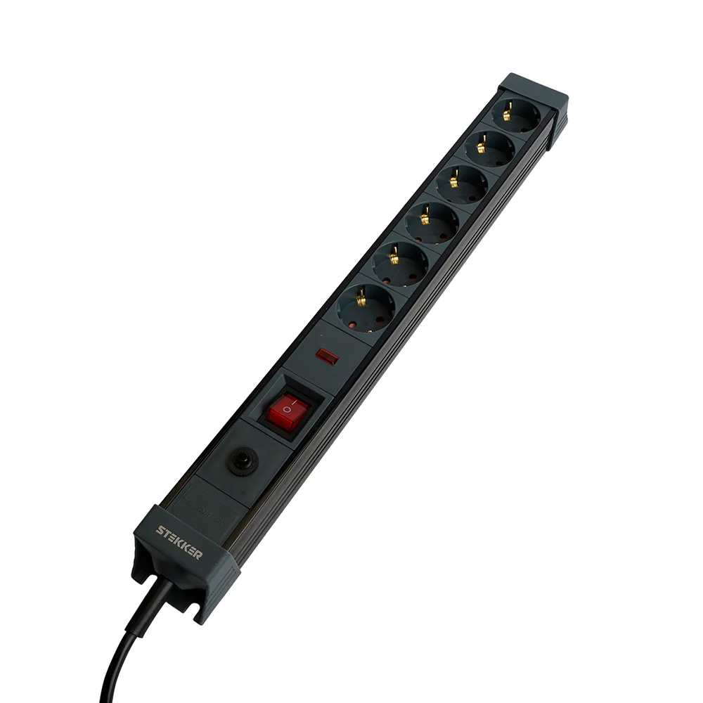 Фильтр сетевой 6-местный с/з 3x1 мм2 3 м 250 В 16 А черный HM22-61-03
