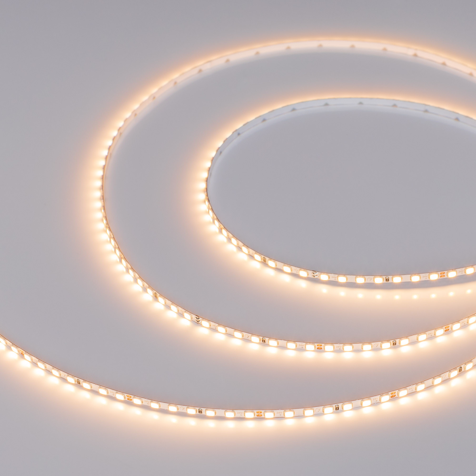 Лента UL-A140-3.5mm 24V Warm2700 (6 W/m, IP20, 2835, 5m) 045972 - Светодиодная узкая лента UL-A140, открытая. Светодиоды 2835, 140 шт/м (700 шт на 5 м), белая плата, ширина 3.5 мм, скотч 3M. Цвет Теплый 2700 K, цветопередача CRI>90, угол 120°. Питание 24V