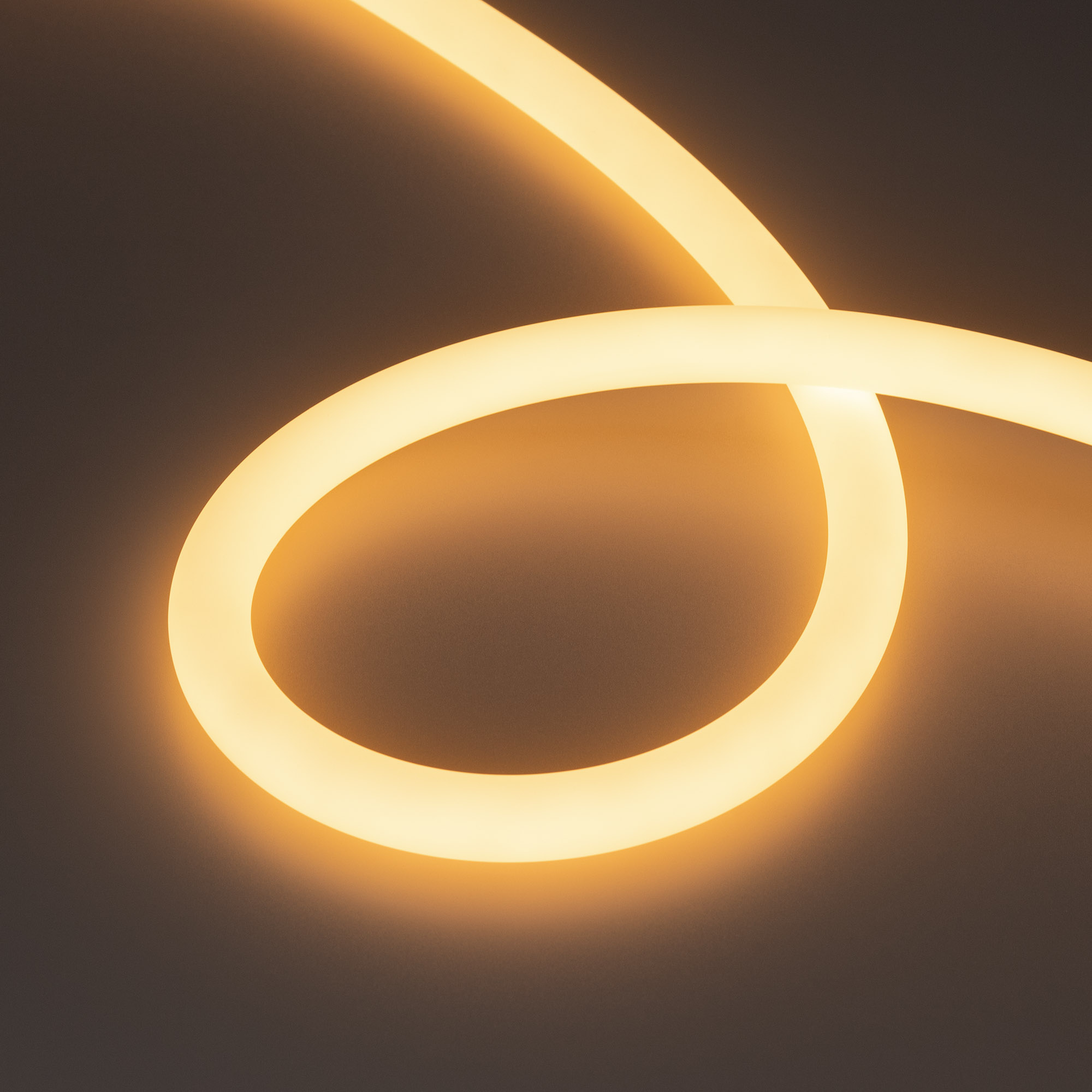 Лента герметичная MOONLIGHT-TOP-A336-D18mm 24V Warm2700 360deg (14.4 W/m, IP65, 2835, 5m, wire x1) 038760 - Гибкая герметичная лента (неон серии MOONLIGHT), сечение 18х18 мм. Светодиоды SMD 2835 336 шт/м. Цвет свечения ТЁПЛЫЙ (2700 К), индекс цветопередач