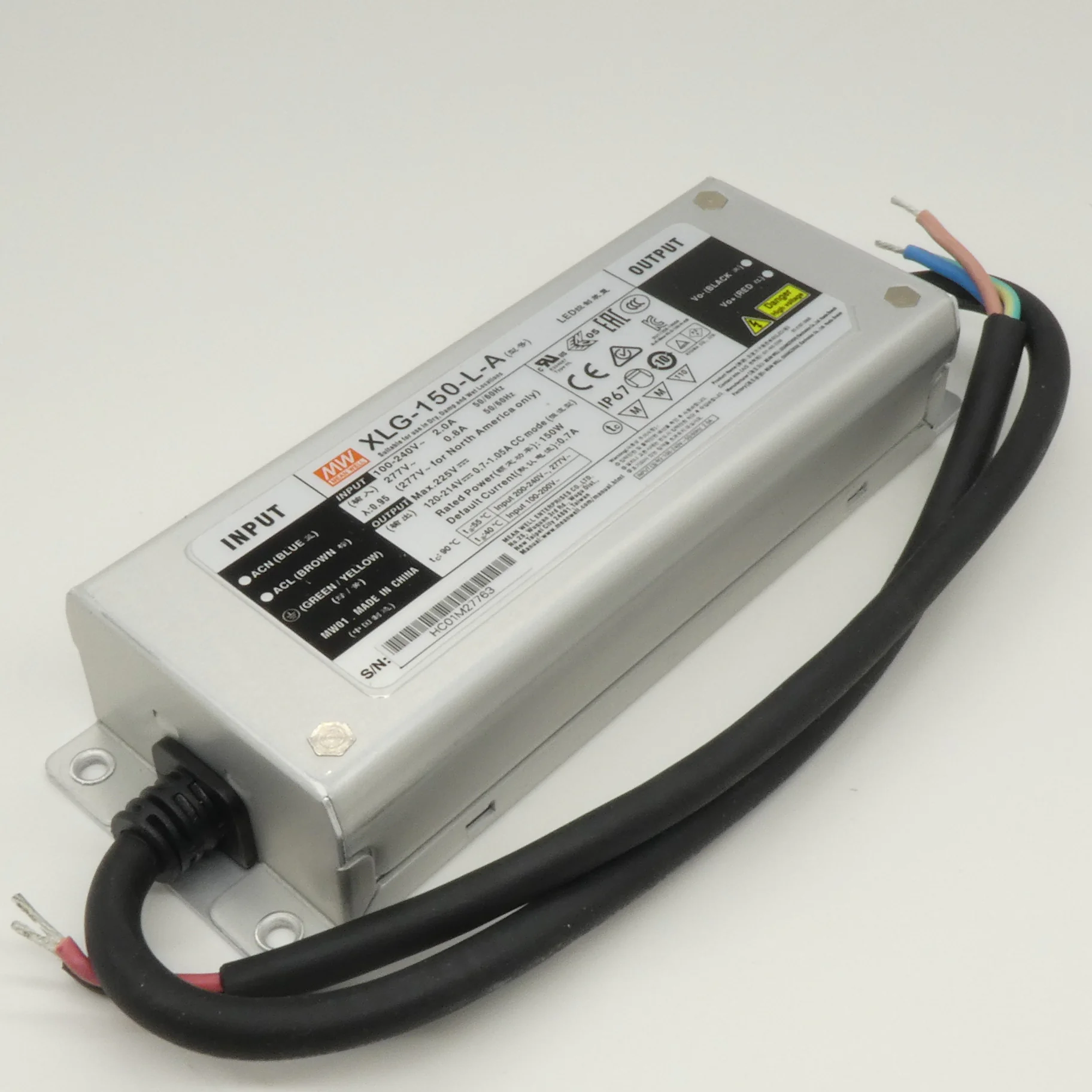 XLG-150-L-A - AC-DC, 150Вт, стабилизатор тока, IP67, вход 90…305В AC, 47…63Гц, ККМ, выход 700…1050мА/120…214В (режим пост. мощности), изоляция 3750В AC, в кожухе 180х63х35.5мм, -40…+90°С (корпус), встр. потенциометр
