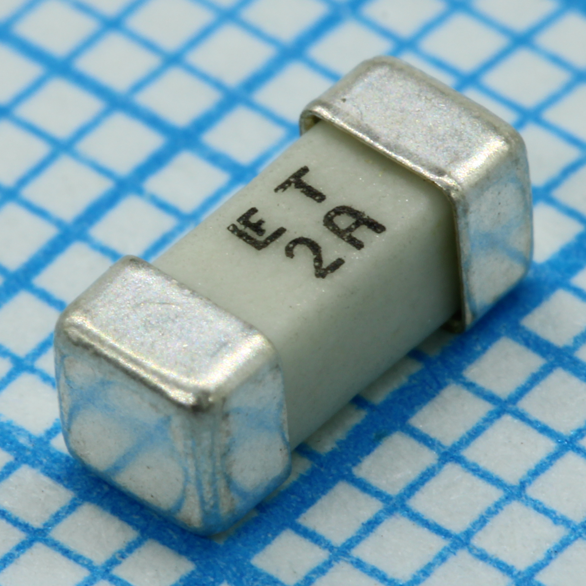 0454002.MR - Предохранитель медленнодействующий 2A 250В SMD 2410 керамический лента на катушке