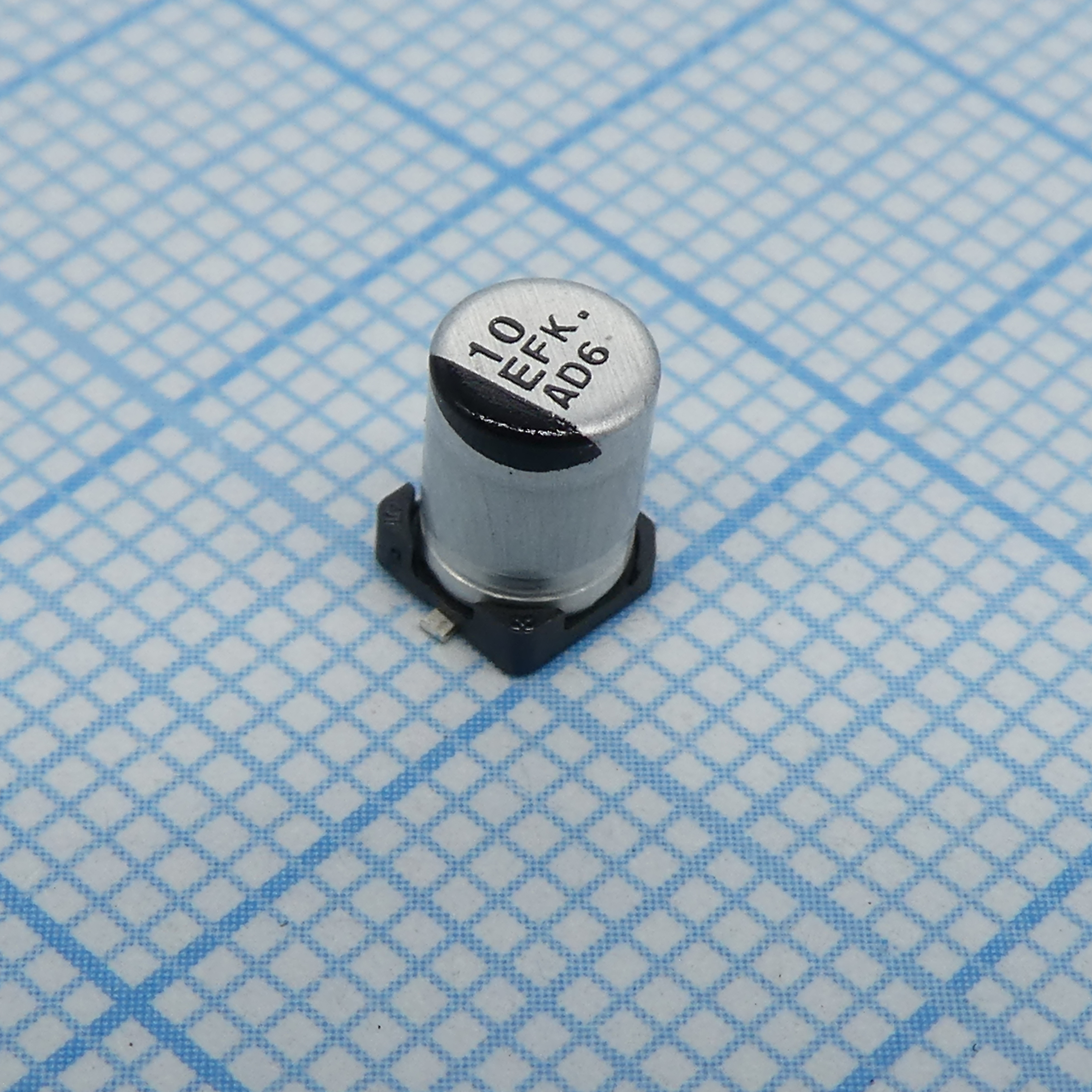 EEEFK1E100R - конденсатор электролитический низкоимпедансный 25В 10мкФ ±20%, 2000 часов, 90мА, 4*5.8