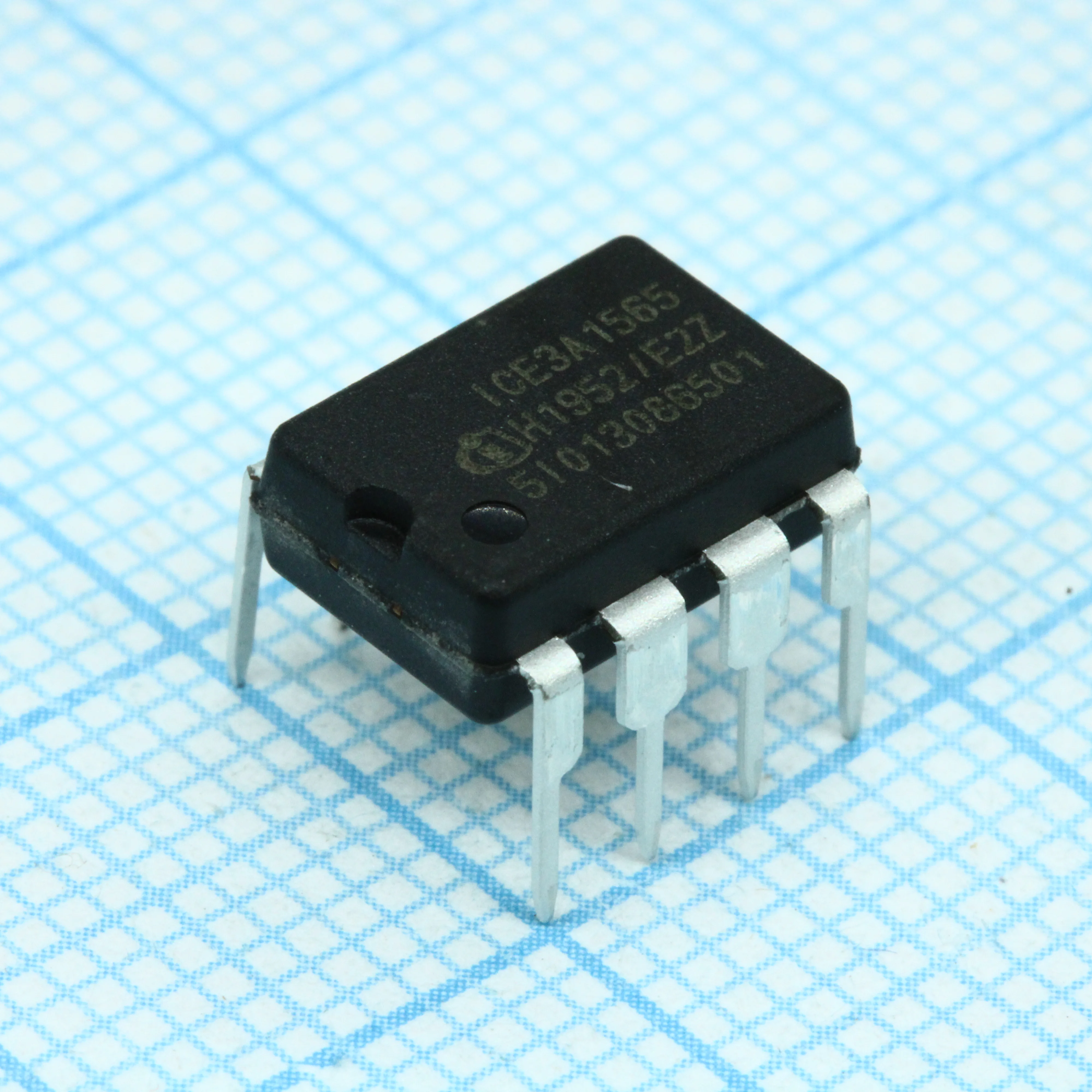 ICE3A1565FKLA1 - AC-DC импульсный преобразователь с ключом в ждущем режиме 106кГц туба 8-Pin PDIP