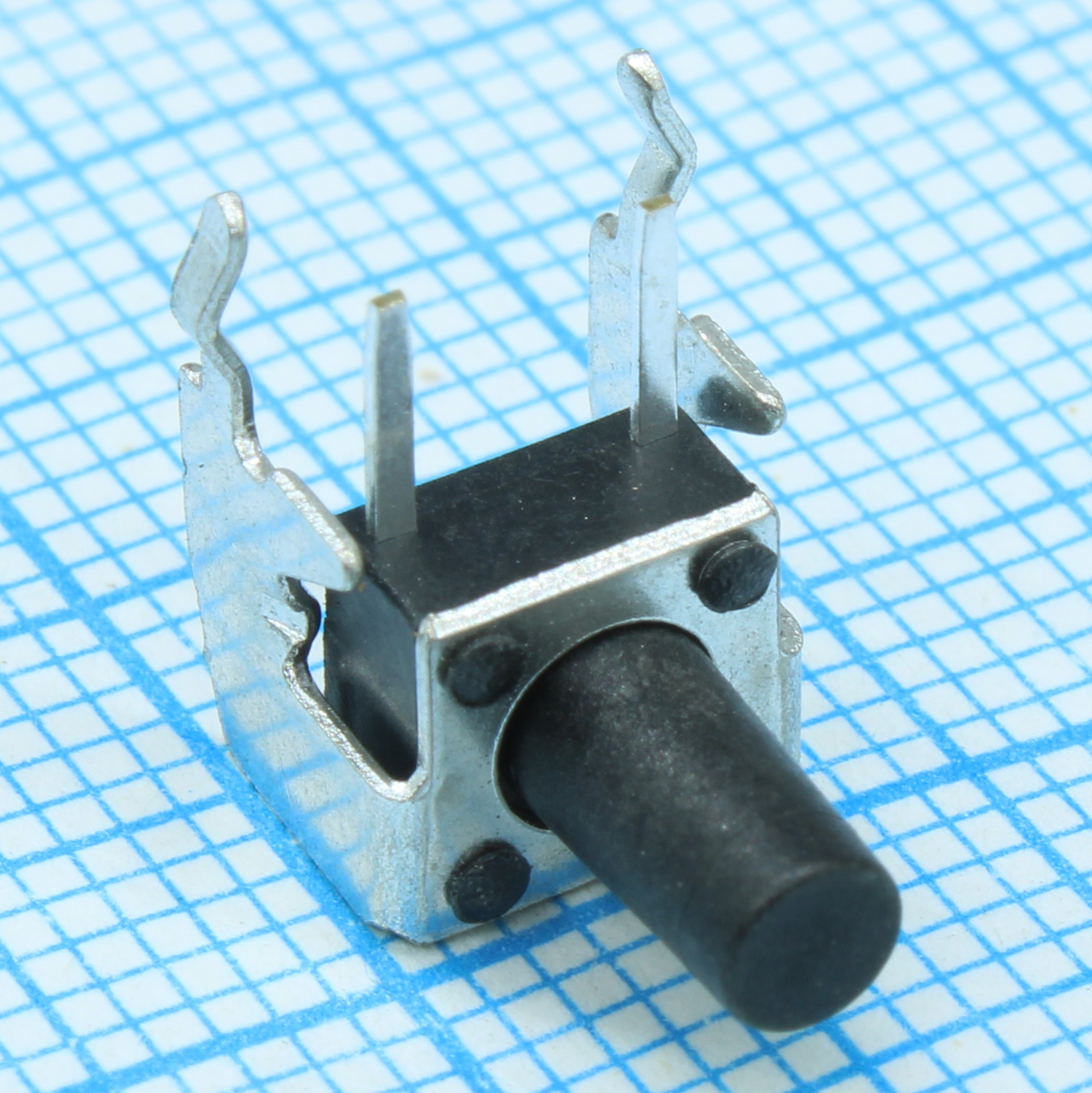 0795HIM-130G-G - Кнопка тактильная 7.3х7.1х3,85мм угловая h=5.85мм усилие нажатия130гр 0.05A 12В монтаж в отверстие