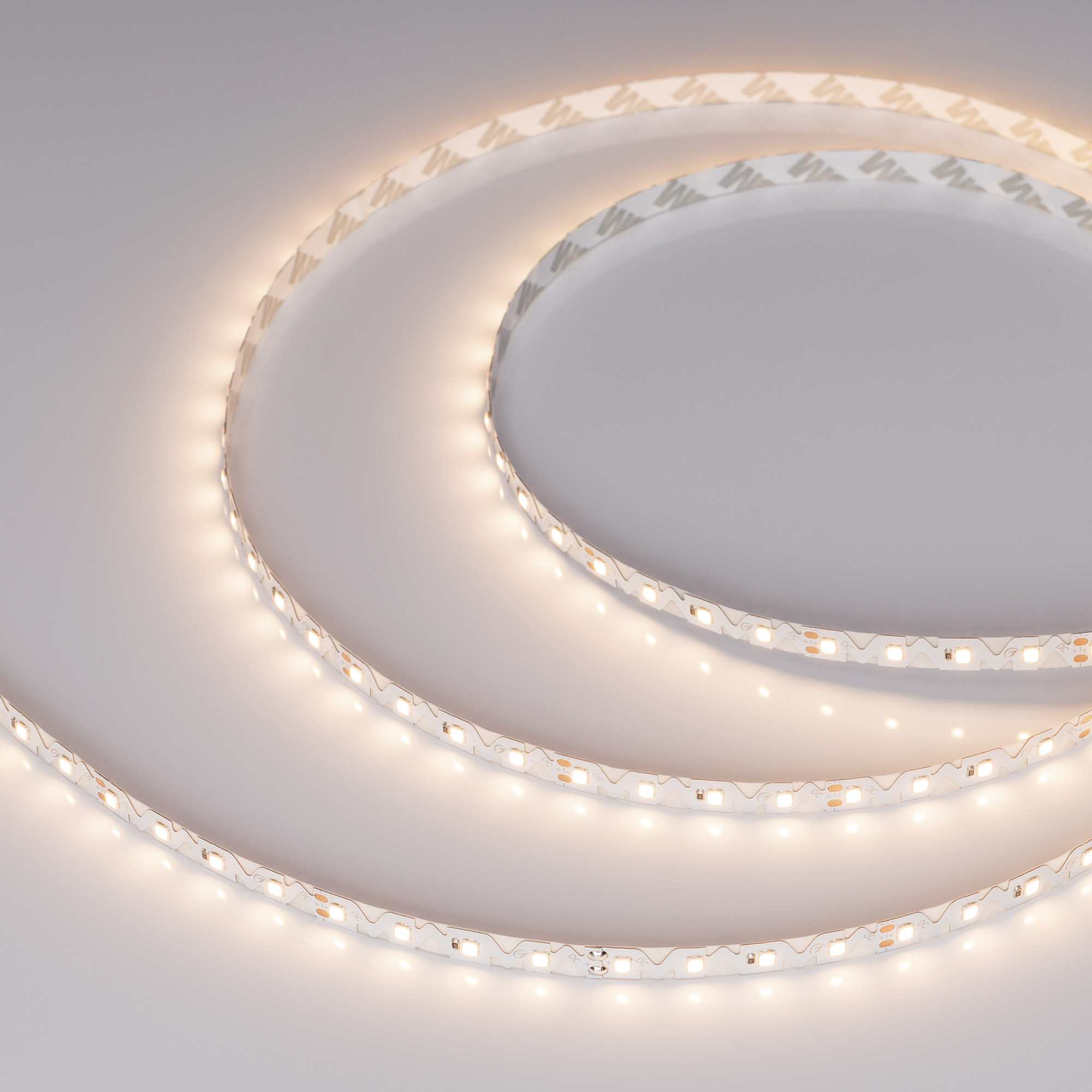 Лента RZ-A80-8mm 24V Warm3000 (8 W/m, IP20, 2835, 5m) 046015 - Гибкая лента с фигурной платой в форме волны, легко изгибается на плоскости. Светодиоды smd 2835, 80 шт/м (400 шт на 5 м), белая плата 8мм, скотч 3М. Цвет ТЕПЛЫЙ 3000 K. Питание 24 В, мощность