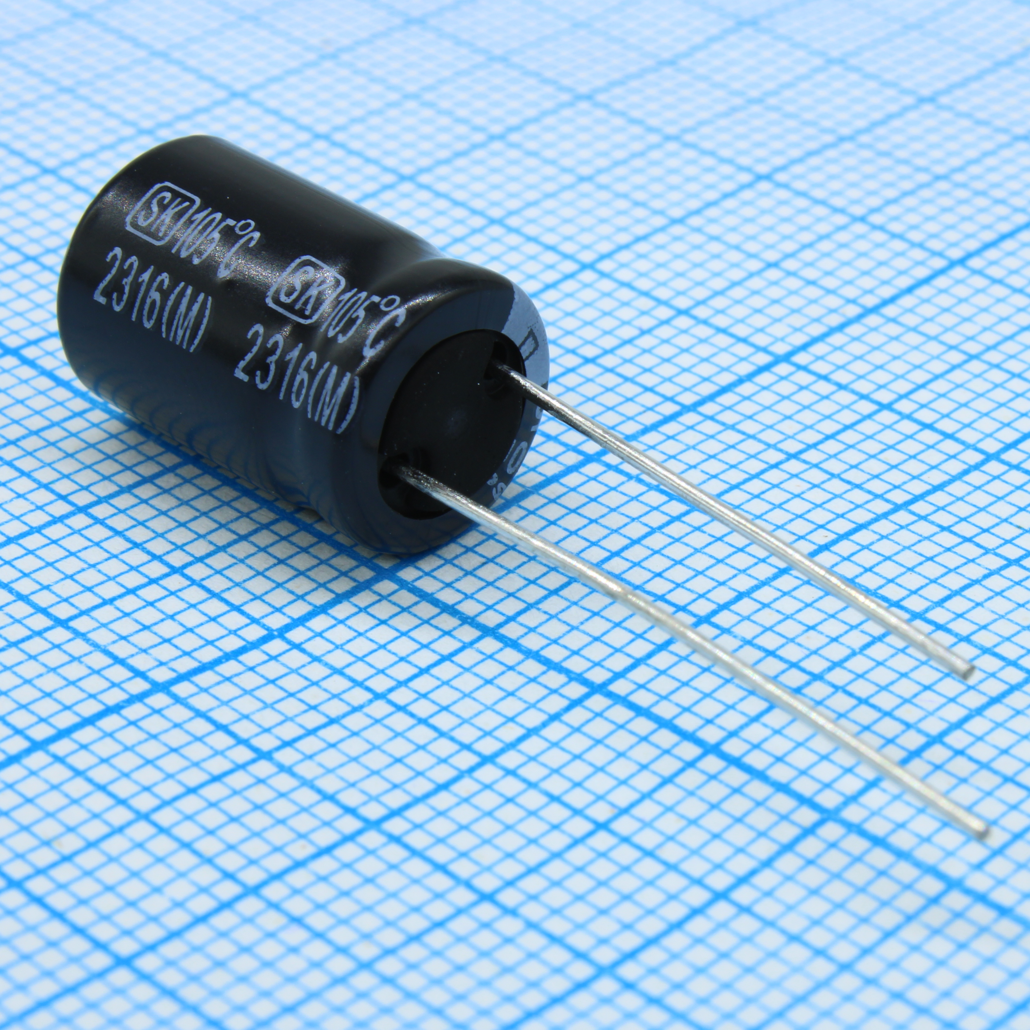 SK016M102G15TKKKS00R - Конденсатор алюминиевый электролитический радиальный 1000мкФ 16В ±20% 10*15 P:5мм 617мА 2000ч 105C