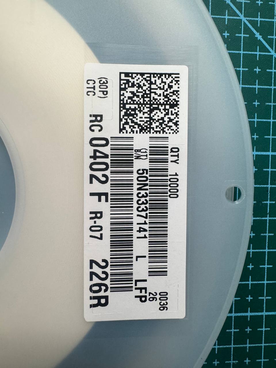 Резистор RC0402FR-07226RL (Yageo)