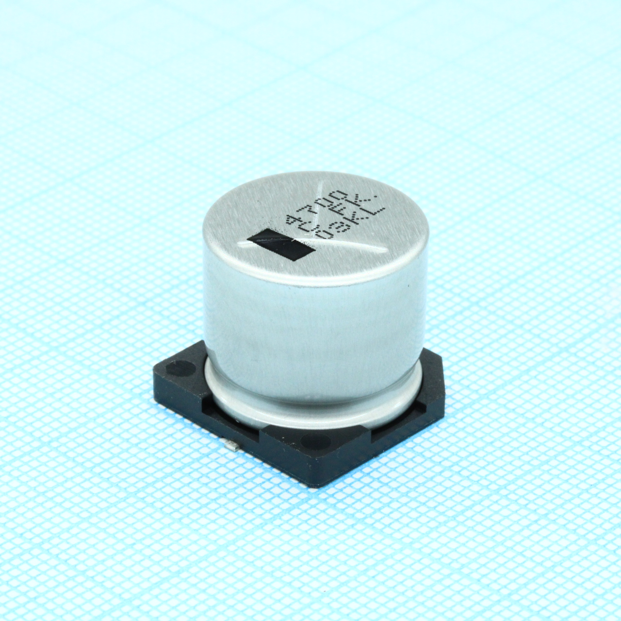 EEEFK1C472AM - Конденсатор алюминиевый Lytic 4700мкФ 16В ±20% (18 X 16.5мм) для поверхностного монтажа 2060мА 5000час 105°С автомобильного применения лента на катушке