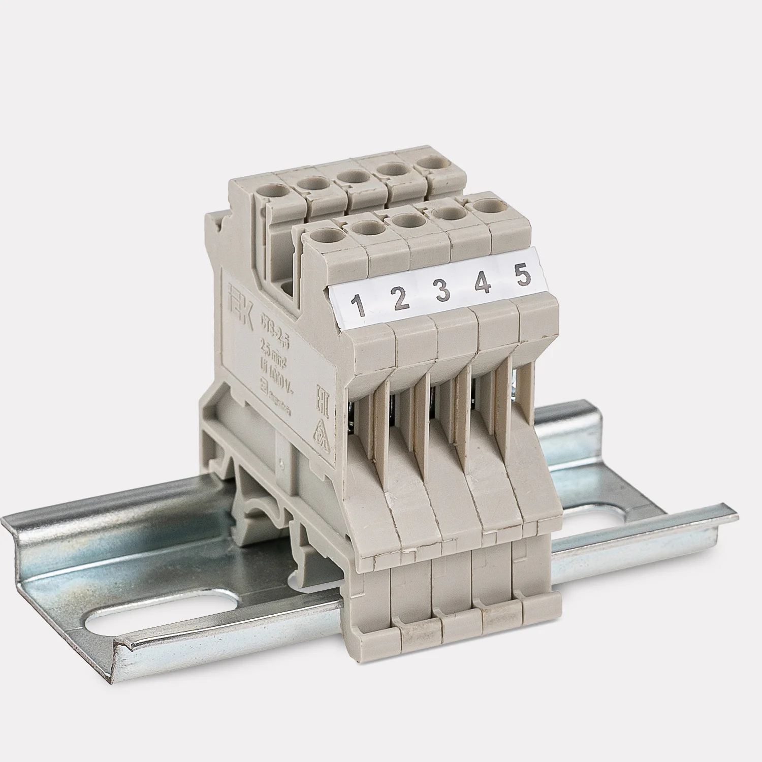Маркировка клемм SMK-CTS-2,5 мм кв. - Для клемм Connectwell (серия: CTS), IEK (серия: CTS), КЭАЗ (серия: OptiClip CTS), cечение клеммы 2,5 мм кв., ширина маркера  5 мм, кол-во рядов, 2, цвет белый, для принтера: RT200, RT230, в упаковке 5700 маркеров