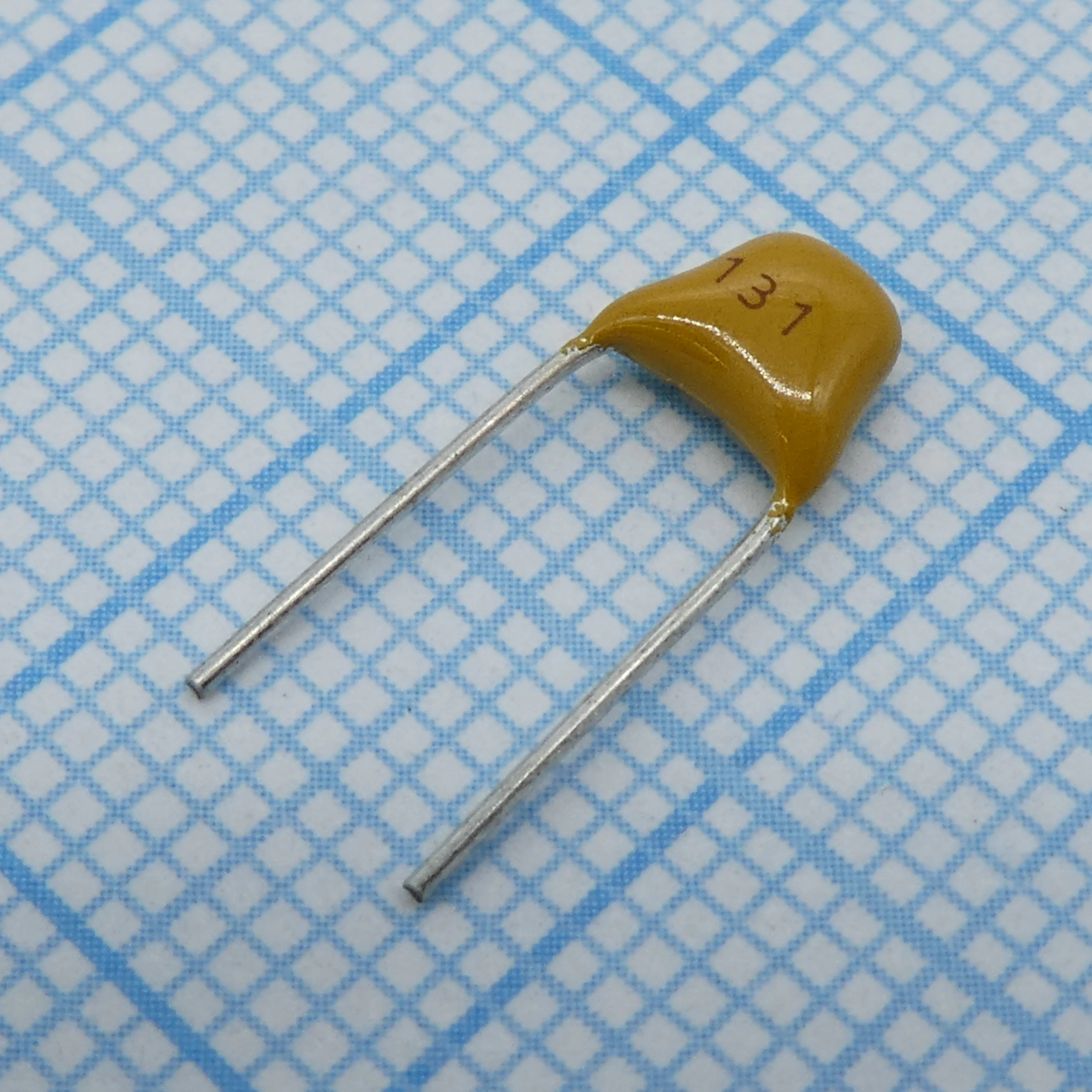 TS170R1H131J8BNB0R - Конденсатор керамический многослойный 130пФ 50В NPO ±5% радиальный 5.08мм 125°C россыпь