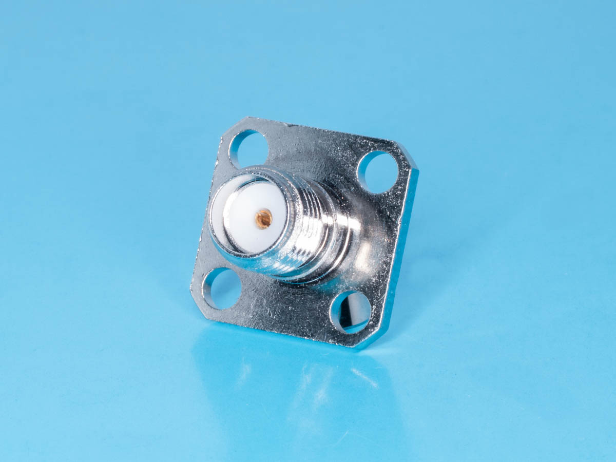 SMA-BJ2 - Разъем SMA гнездо на блок, пайка, крепление под 4 винта