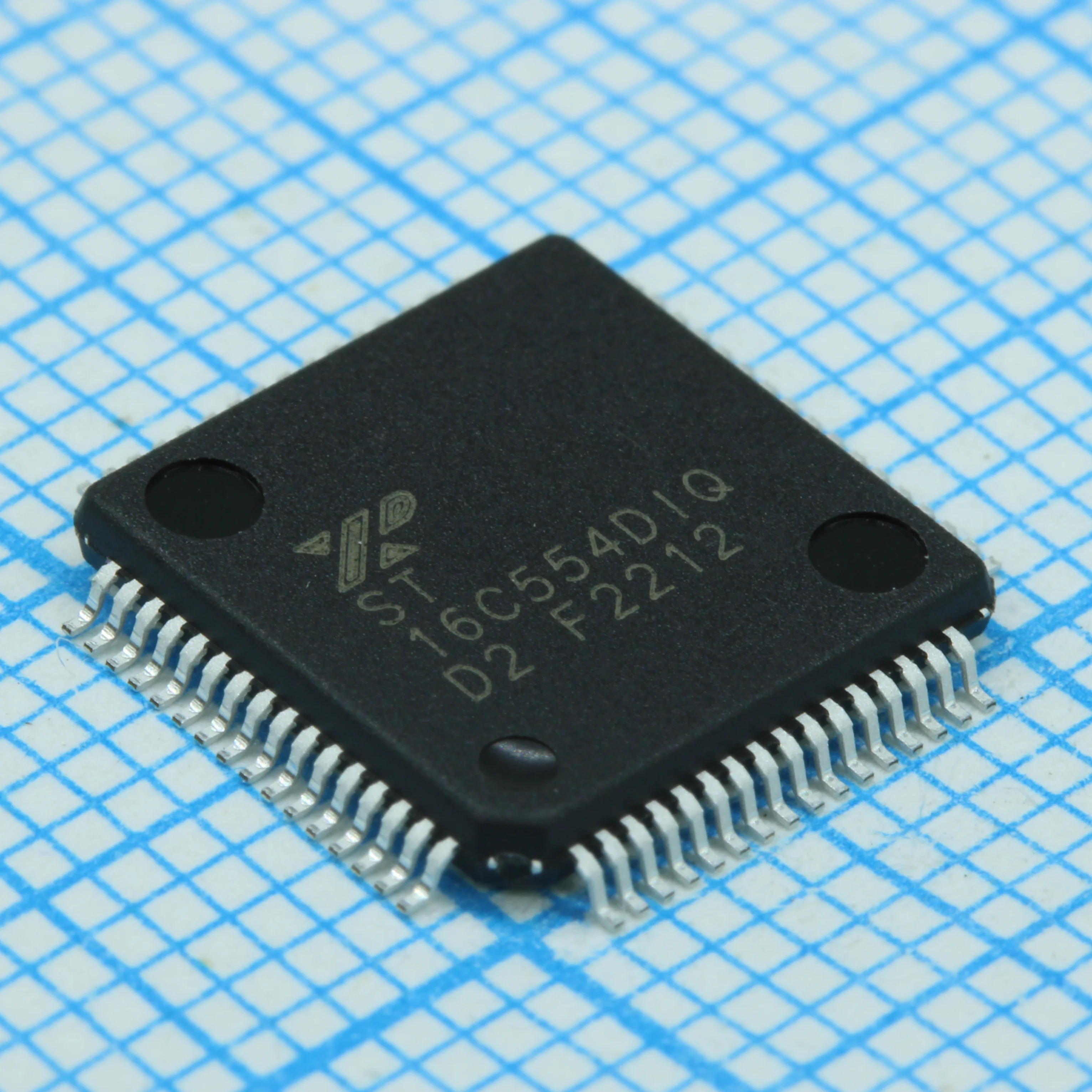 ST16C554DIQ64TR-F - Порт ввода-вывода UART 16 бит счетверенный 64LQFP