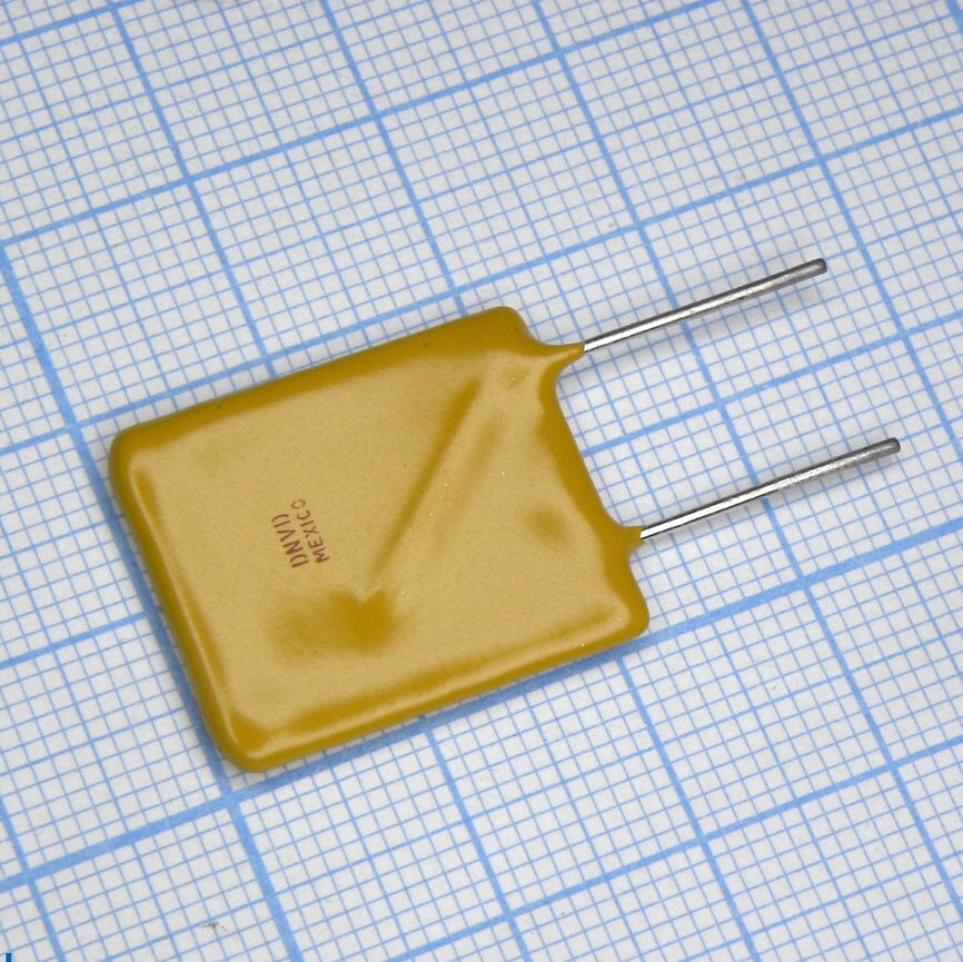 RUEF700 - Самовосстанавливающийся предохранитель PTC 7A(hold) 14A(trip) 30V 100A 3.8W 17.5s 0.005Ohm Radial 19.1 X 3 X 25.9mm Bag