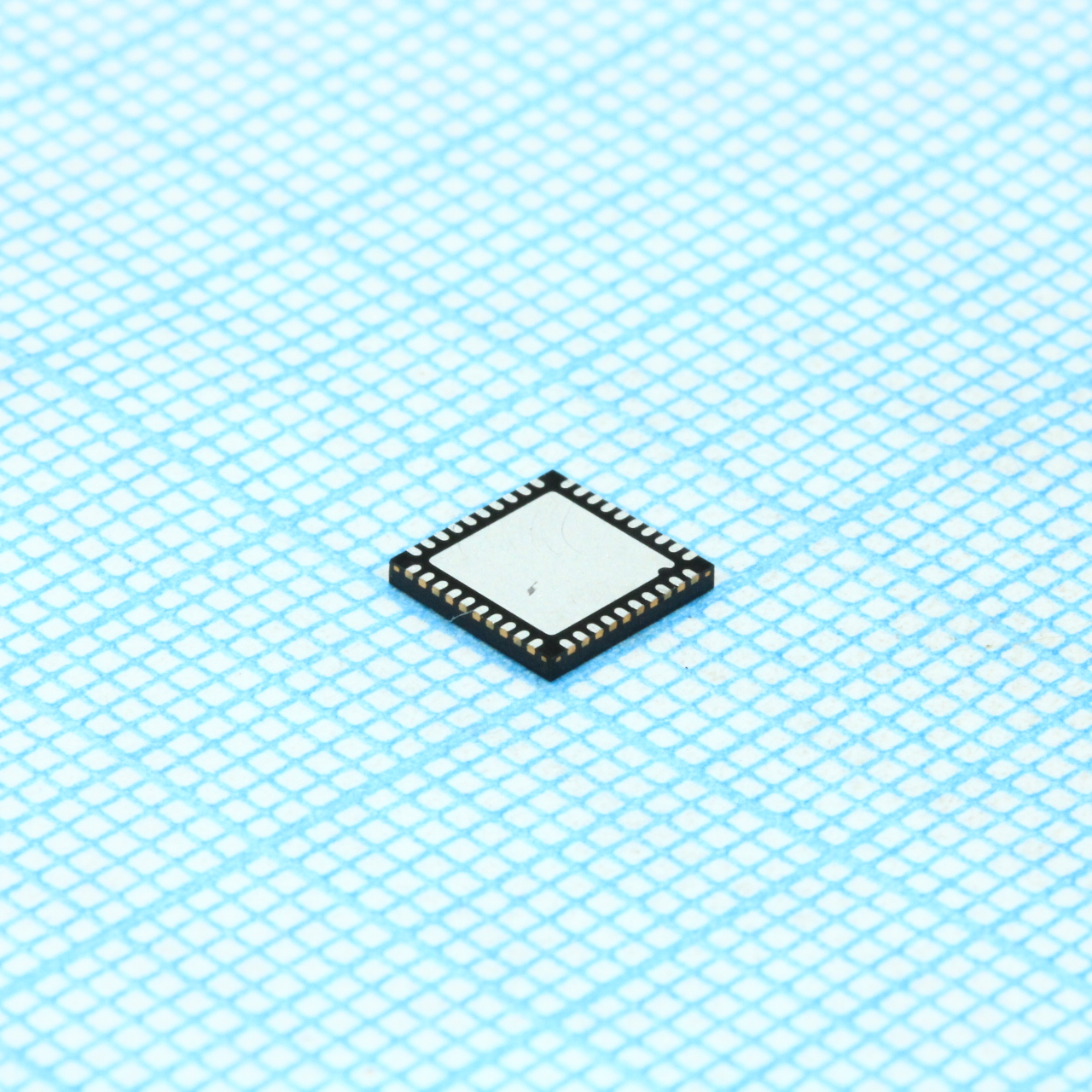 SSM3582BCPZ - Усилитель мощности НЧ моно/стерео 62.4ВТ класс D 40-Pin LFCSP EP лента на катушке
