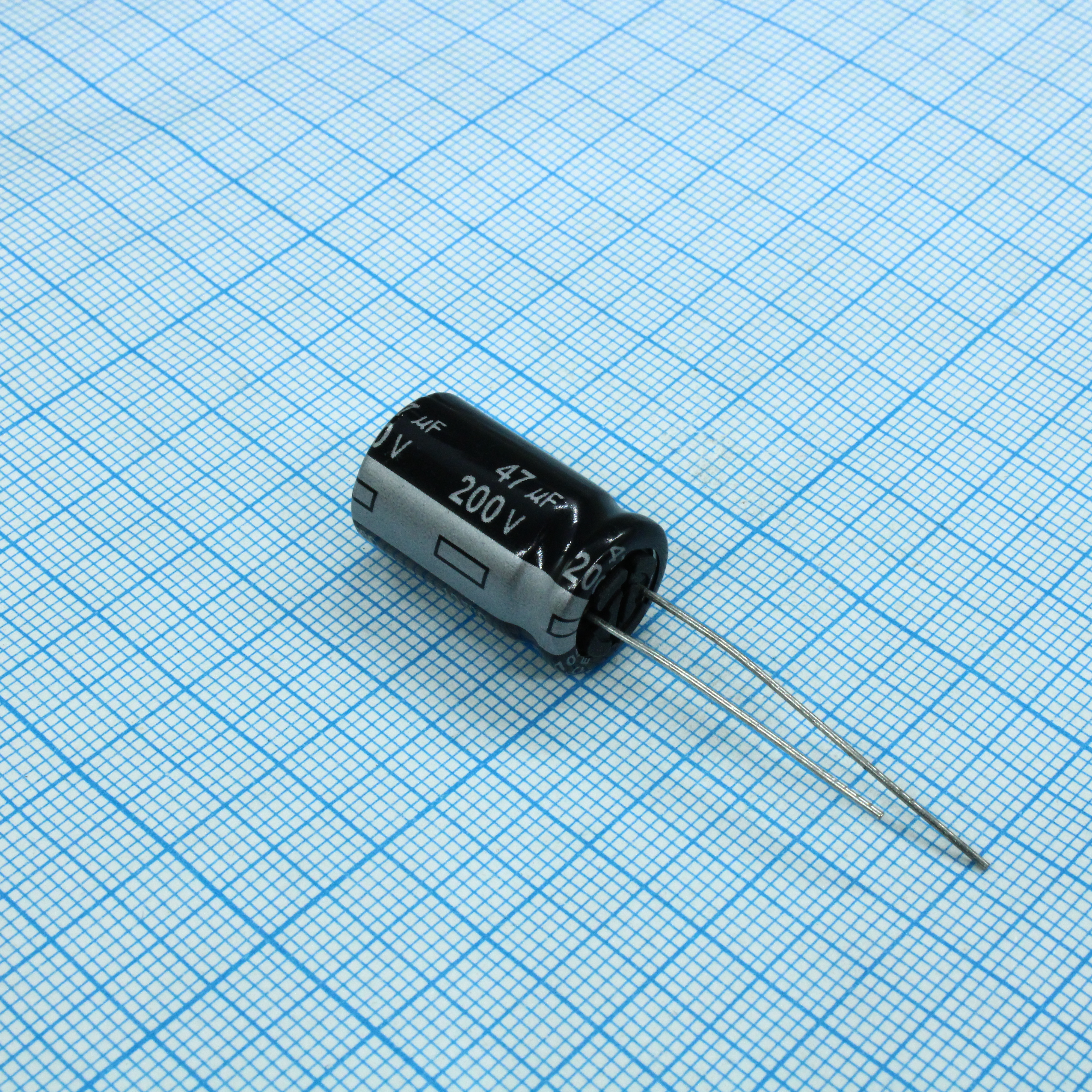 ECA2DHG470 - Конденсатор алюминиевый электролитический 47мкФ 200В 20% (12.5 X 20мм) радиальные выводы 5мм 220мА 2000час 105°С автомобильного применения Россыпь