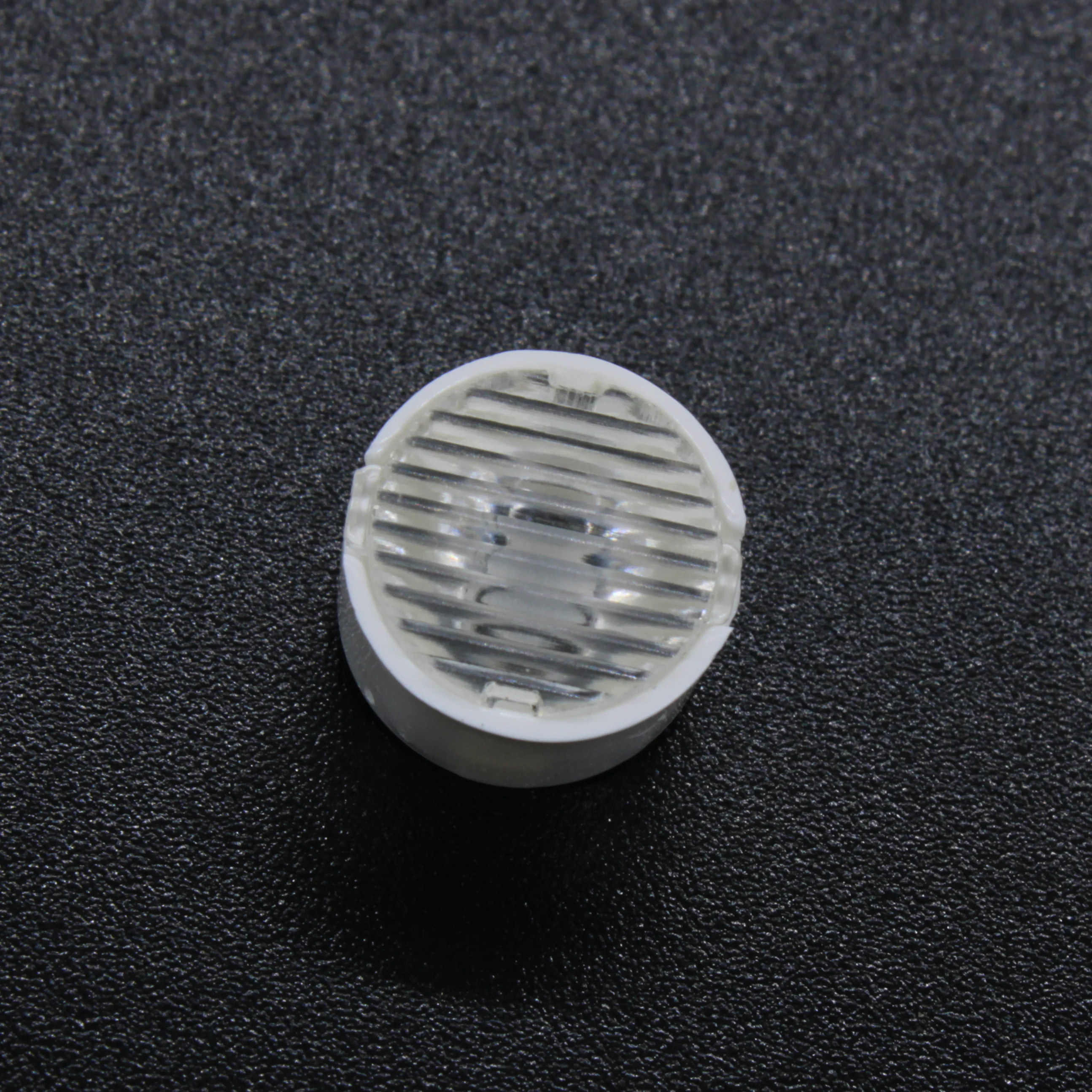 AN10D7H1560G-white holder - Линза для светодиода 3535/3030, ~15°x60°,  D=10,8 mm  H:7mm, PMMA, белый держатель