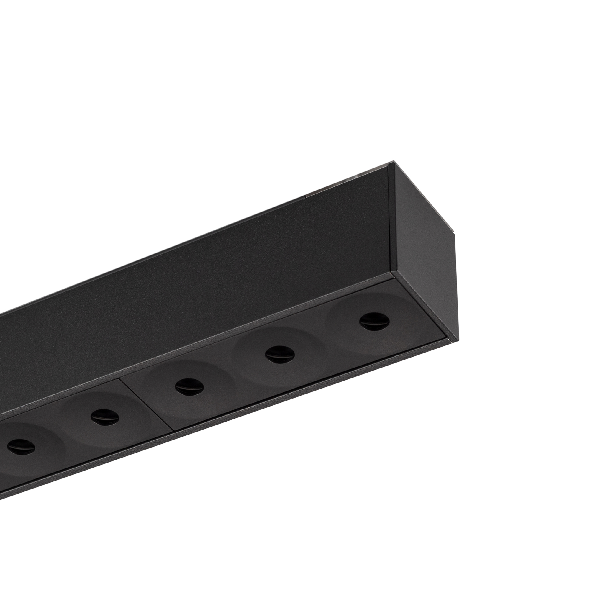 Светильник MAG-DARK-45-L200-6W Warm3000 (BK, 20 deg, 24V) 034996 - Светильник для магнитных треков шириной 45 мм, 6 Вт. Цвет свечения ТЕПЛЫЙ 3000K, световой поток 230 лм, угол 20°, CRI>90. Корпус прямоугольный, металл, цвет черный, IP20. Размеры LxWxH 184