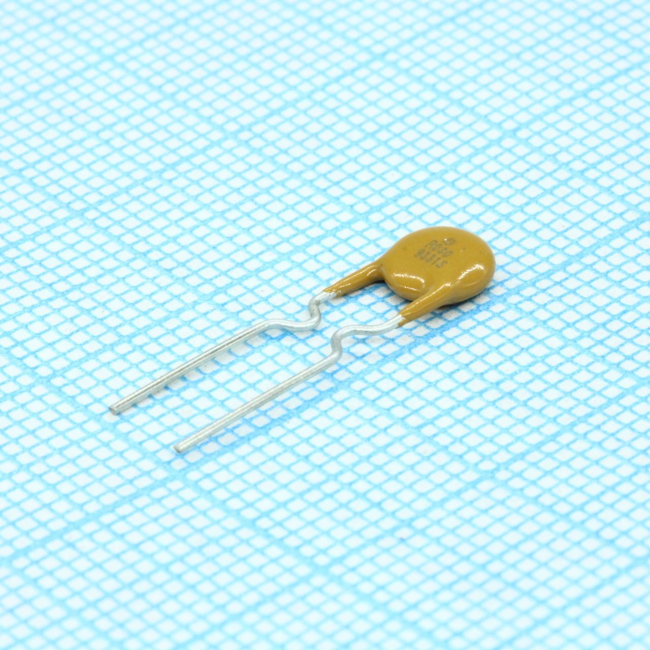MF-R030 - Самовосстанавливающийся предохранитель PTC 0.3A(hold) 0.6A(trip) 60V 40A 0.5W 3s 0.76Ohm Radial 7.4 X 3.1mm Bulk Automotive