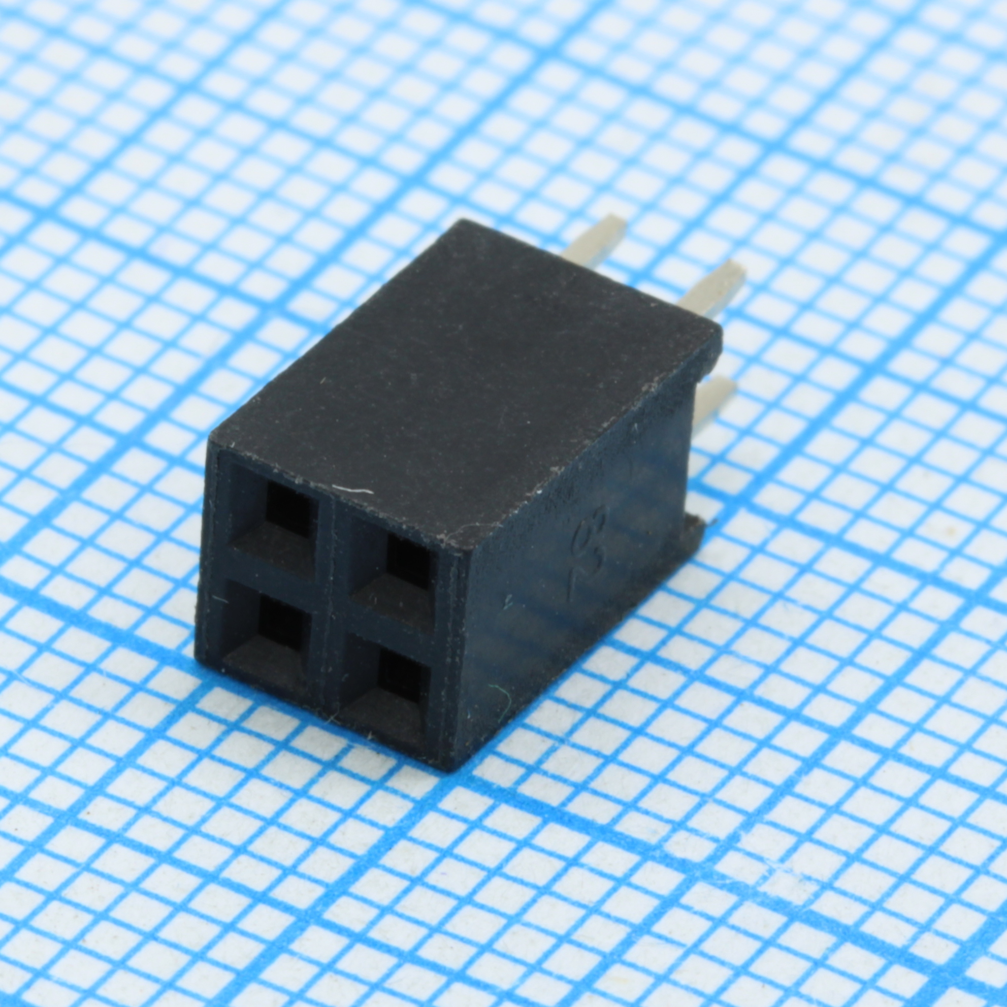 DS1023-2X2SF11 - Гнездо на плату 2х2 конт., шаг 2.54мм, высота 8.5мм