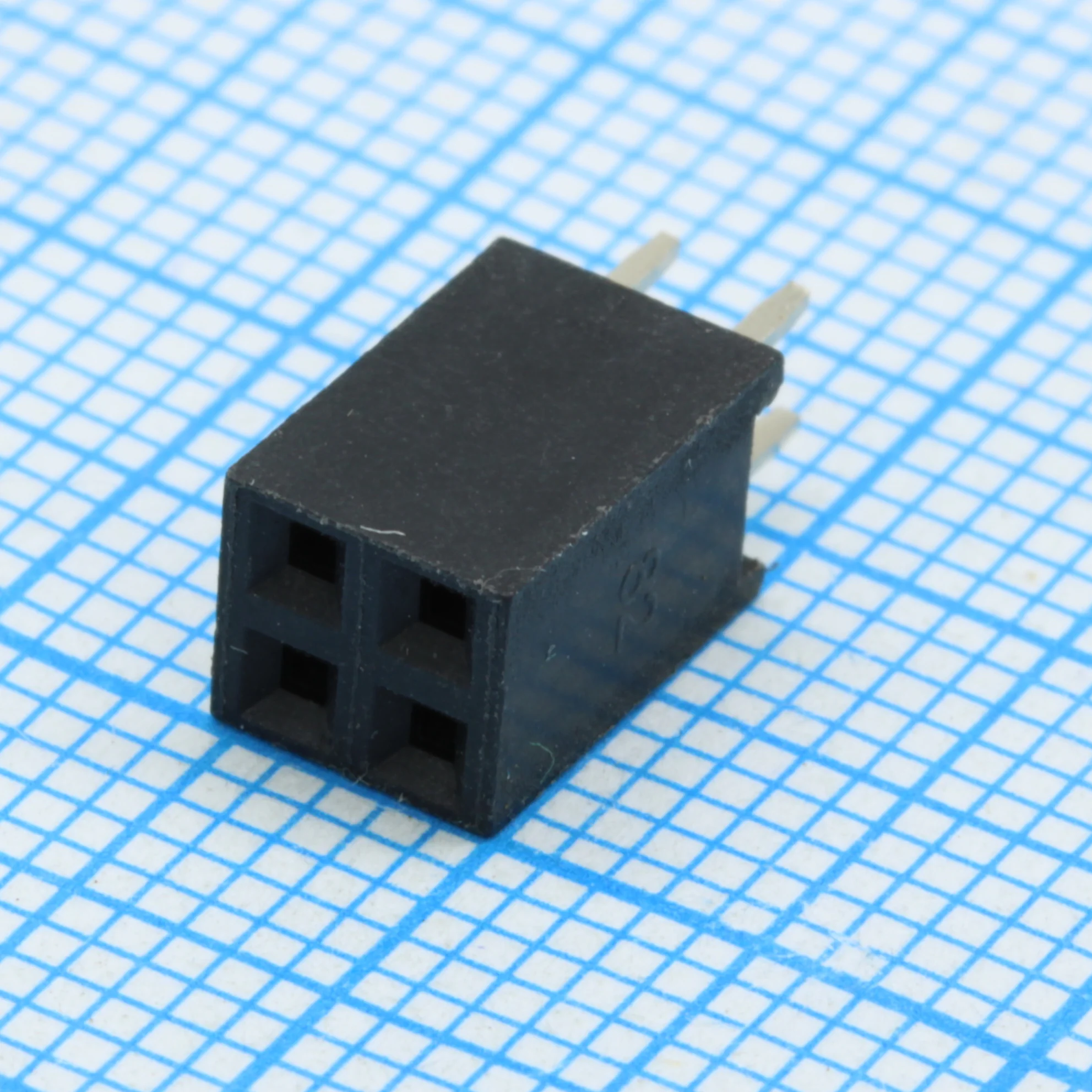 DS1023-2X2SF11 - Гнездо на плату 2х2 конт., шаг 2.54мм, высота 8.5мм
