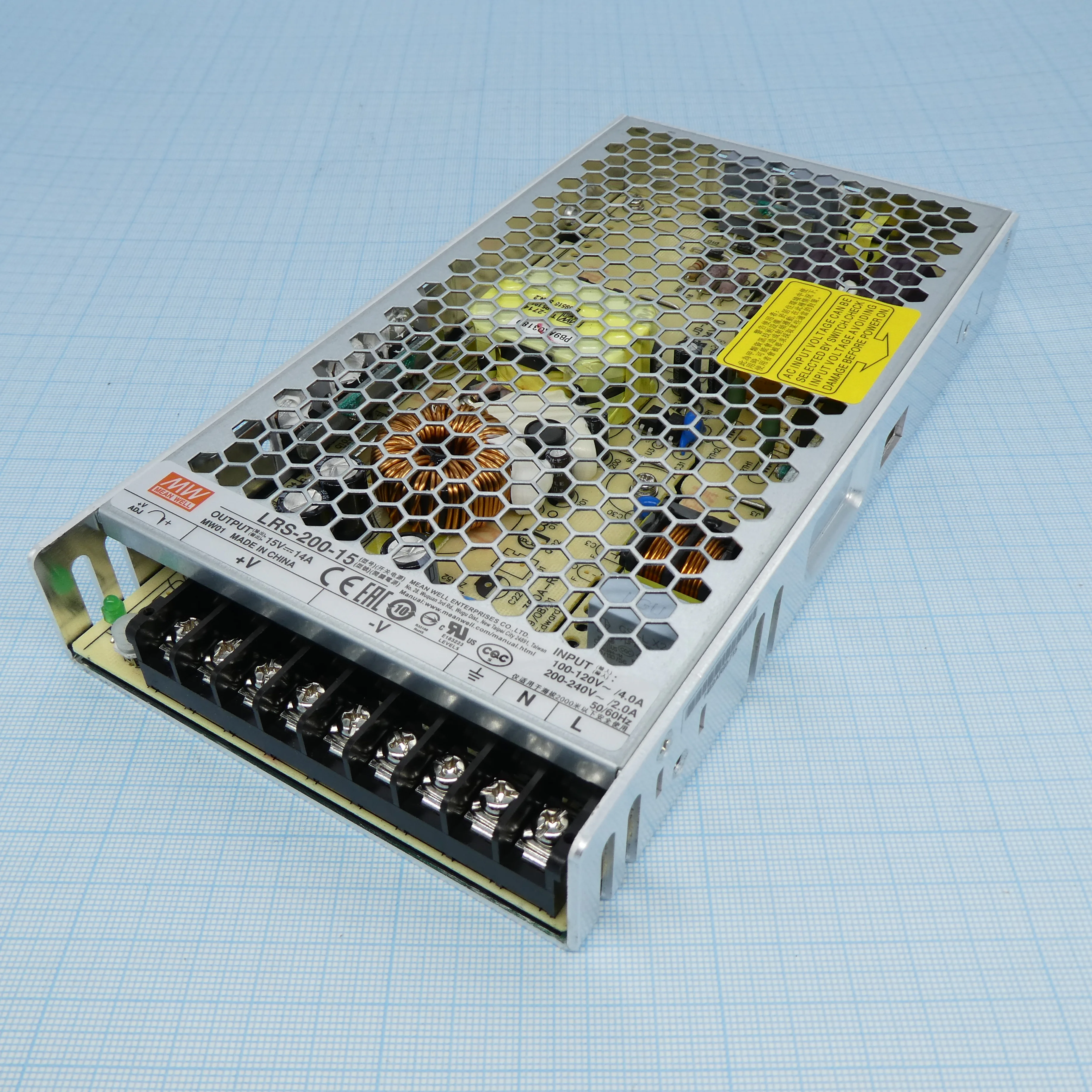 LRS-200-15 - AC-DC, 210Вт, вход 115/230В AC (переключатель), 47…63Гц, выход 15В/14A, рег. вых ±10%, изоляция 3750В AC, в кожухе 215х115х30мм, -25…+70°С