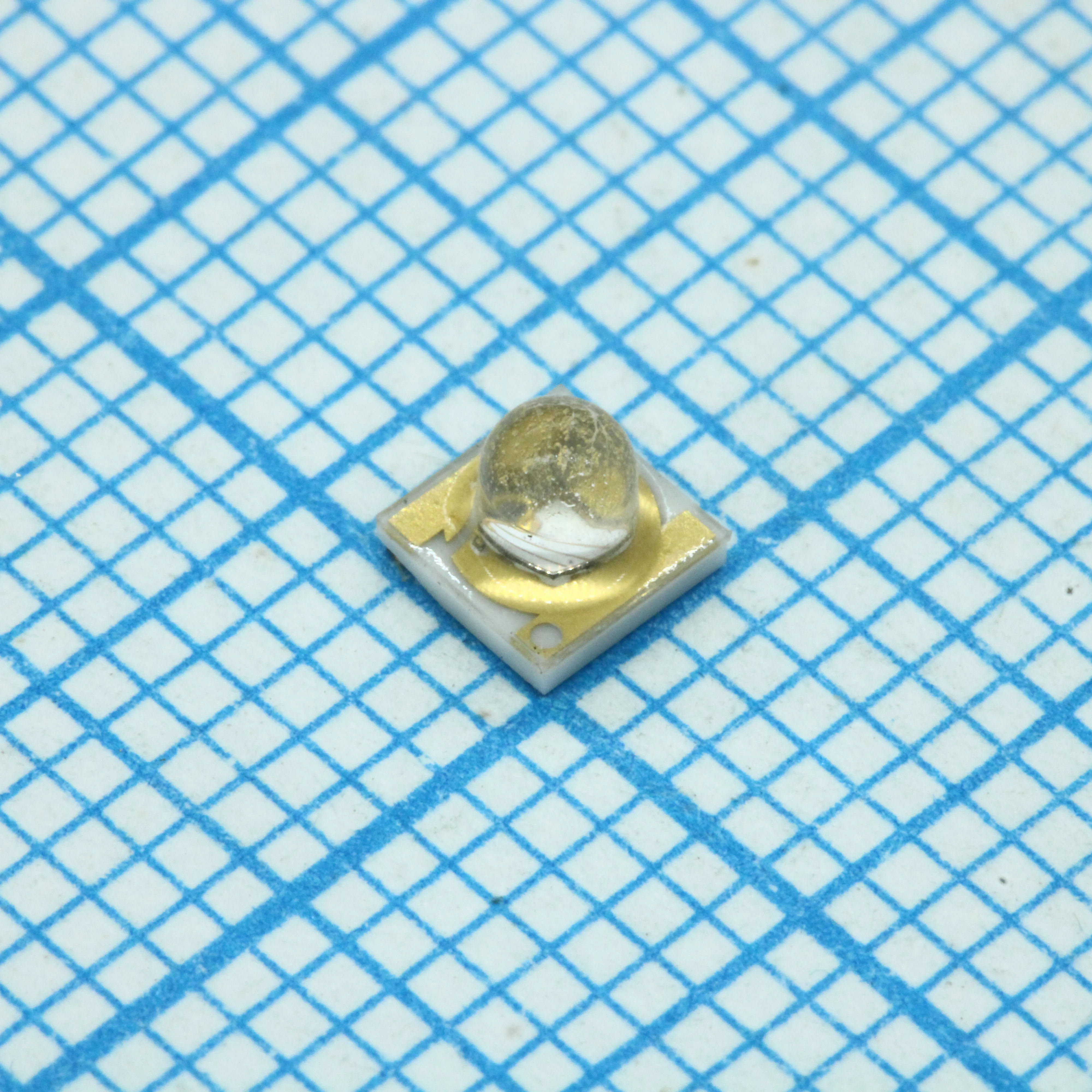 HL-C3535F9V395-D1-LVR9(Au60) - Ультрафиолетовый светодиод smd 3,5х3,5мм/390-400нм/700-800mW /3-4v/60°