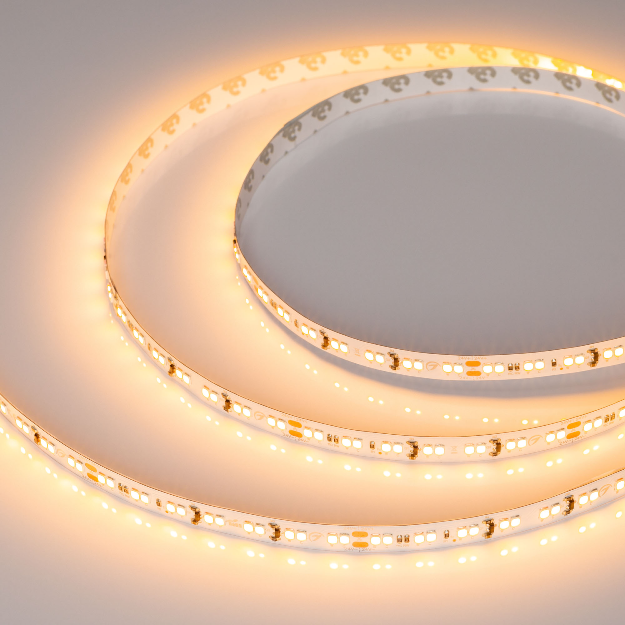 Лента RT-A168-10mm 24V Dim-To-Warm (14.4 W/m, IP20, 2835, 5m) 033606 - Dim-To-Warm, совместима с любым диммером ШИМ. Светодиодная лента RT-A168, открытая. Светодиоды 2835, 168 шт/м (840 шт на 5 м), белая плата, ширина 10 мм, скотч 3M. Цвет по умолчанию: Т