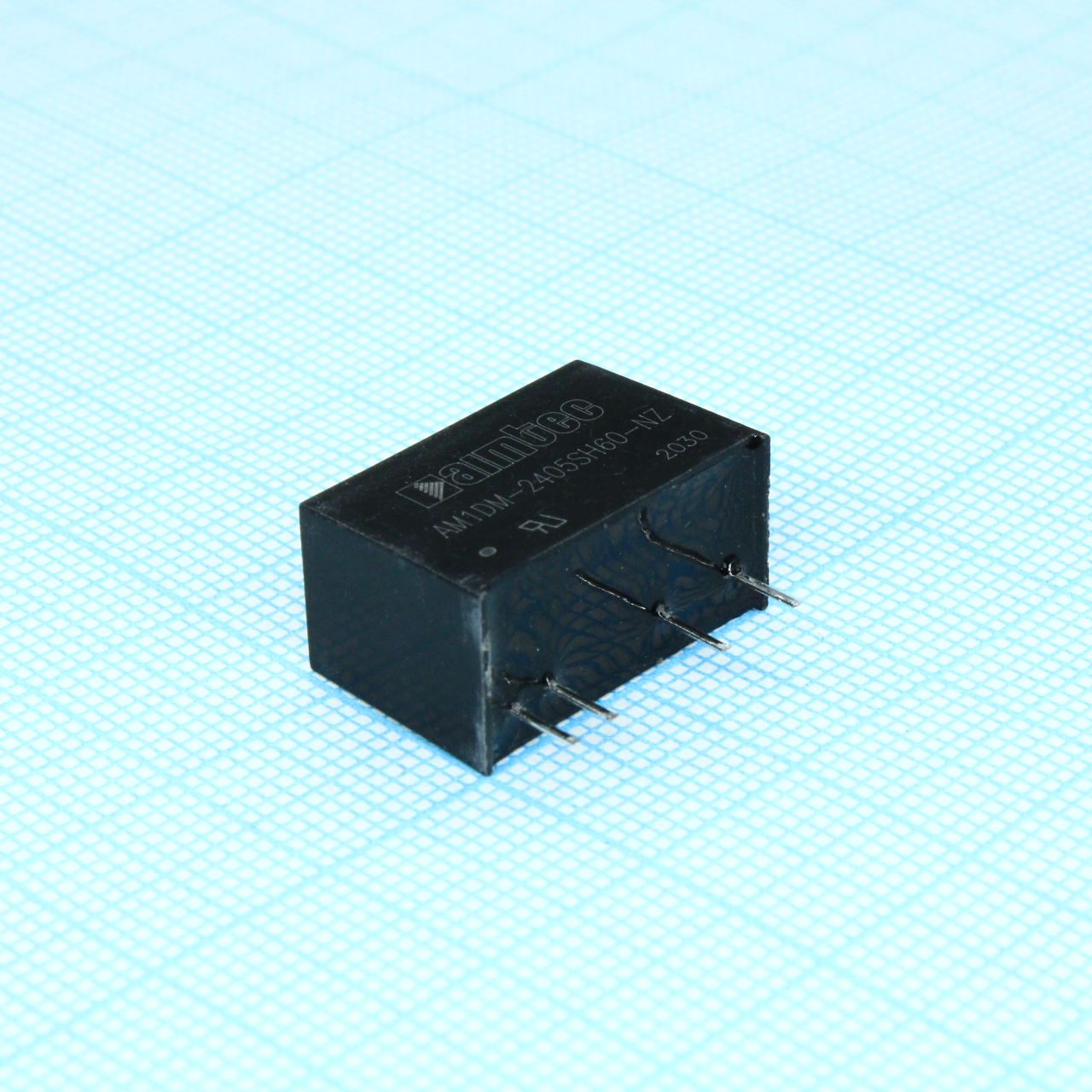 AM1DM-2405SH60-NZ - DC/DC, 1Вт, вход 21.6…26.4В, выход 5В/0.2А, изоляция 6000В DC, КПД 76%, максимальная емкостная нагрузка не более 1000мкФ, SIP7, 19.5x9.8x12.5мм, -40…85°C, пластик