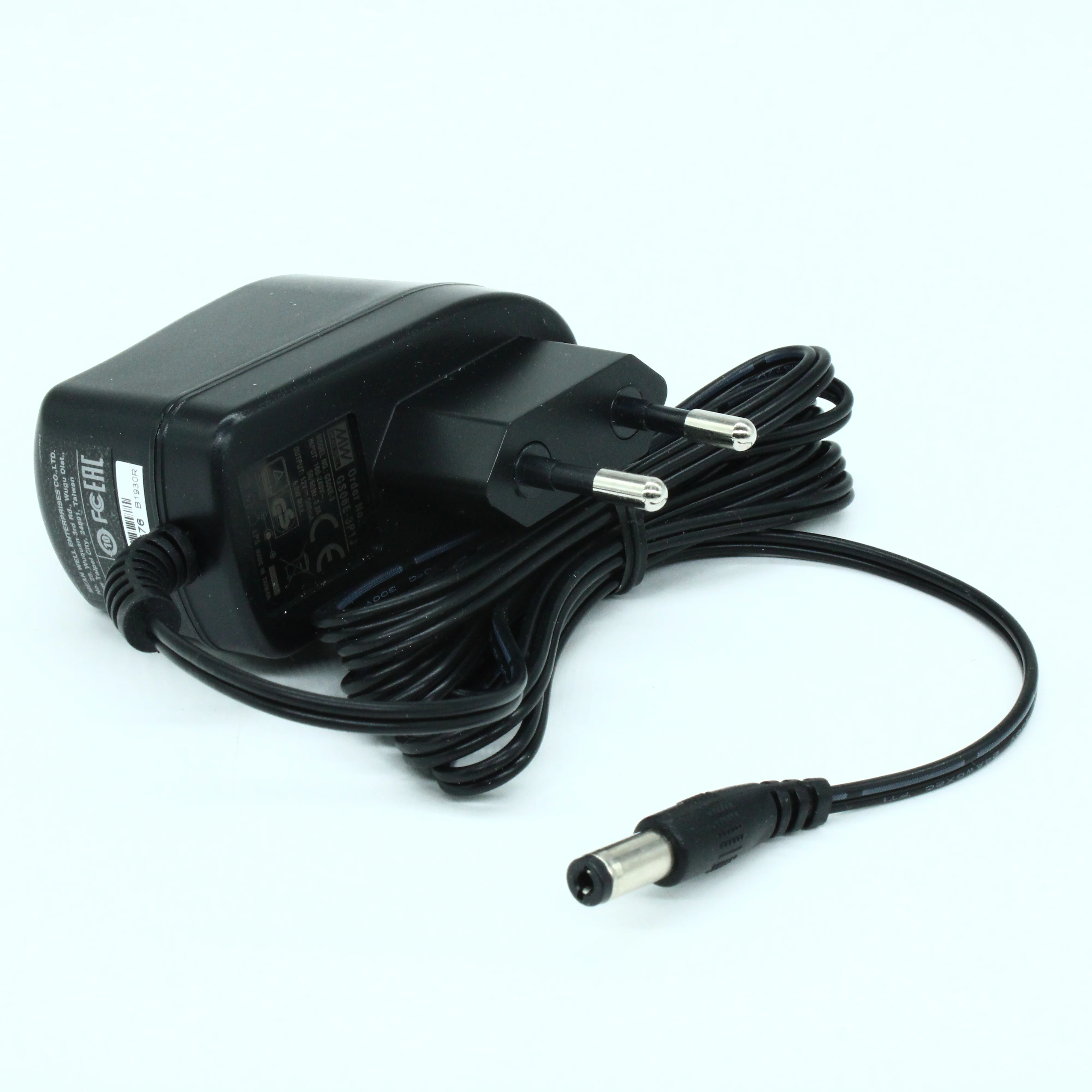 GS06E-3P1J - AC-DC,  6Вт, сетевой адаптер, выход 12В/0.5А, вход 90...264В AC, 47...63 Гц, 135...370B DC, изоляция 3000B AC, 32x66x42.5мм, 0...+50°С, евровилка