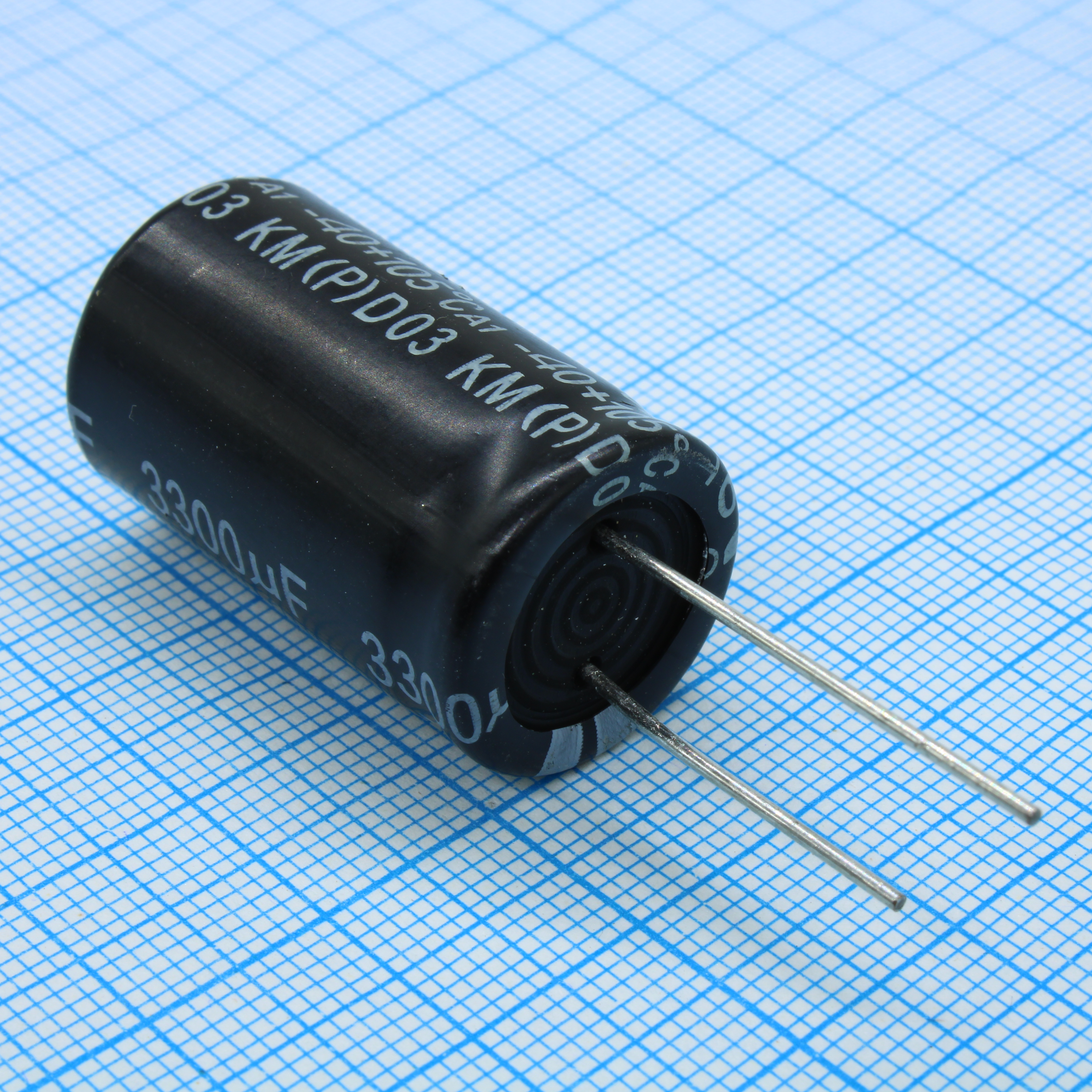 KM102M2ABKJ1830VBK - Конденсатор алюминиевый электролитический 1000мкФ 100В ±20% (18 х 30мм) радиальные выводы 7.5мм 2000час 105°С россыпь