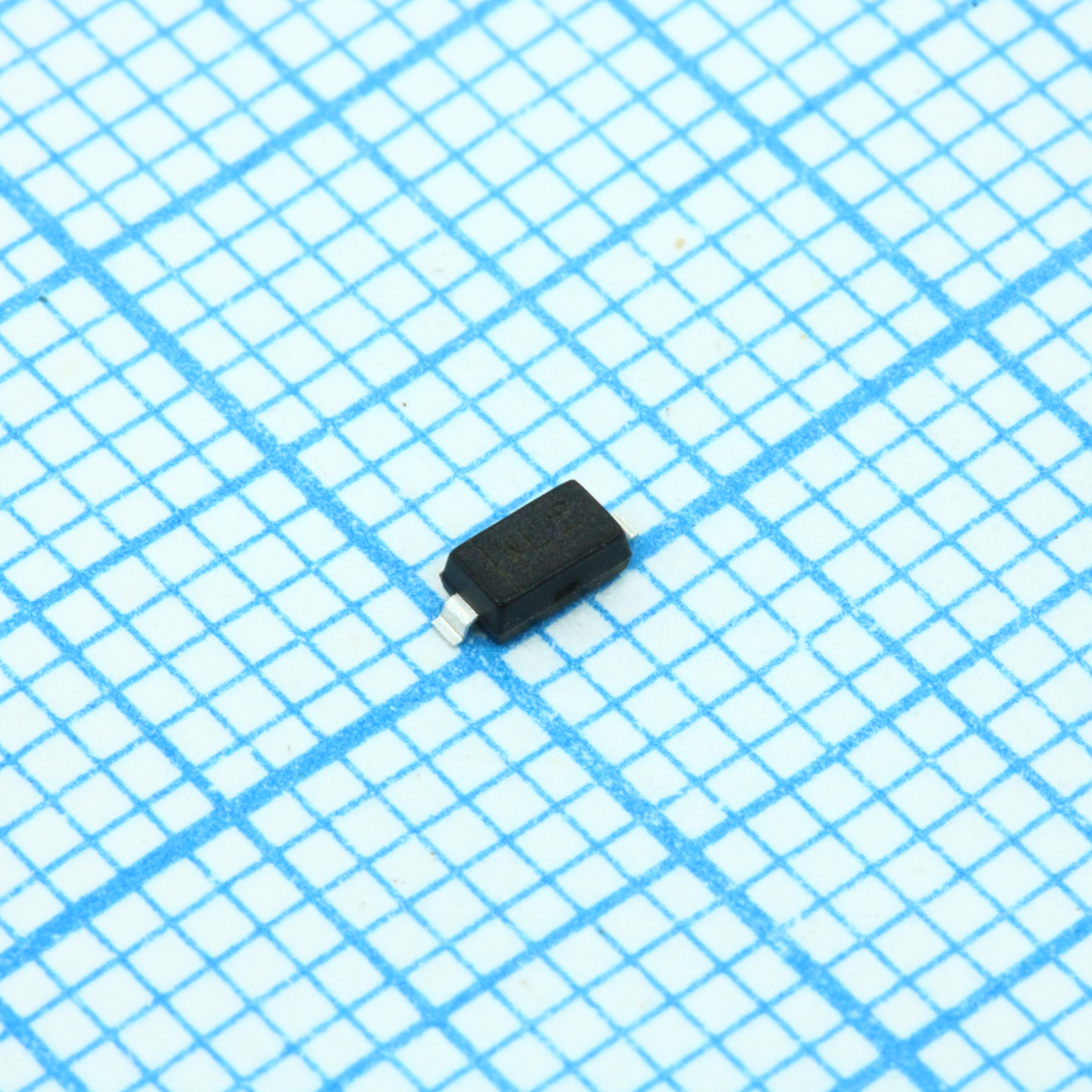 BZT52C18-7-F - Стабилитрон 0.5Вт 18В