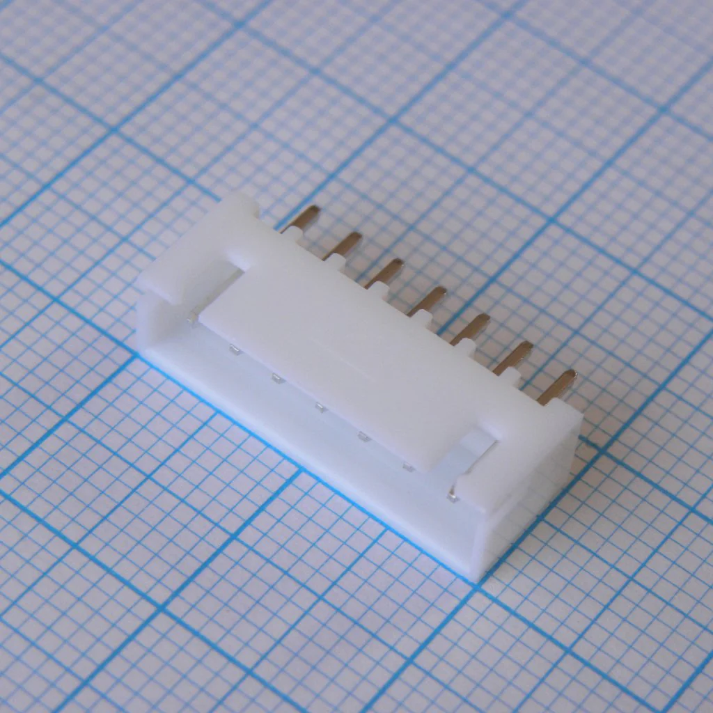 DS1069-7MVW6X - Серия XH. Корпус разъема - вилка на плату 7 контактов, шаг 2.5мм