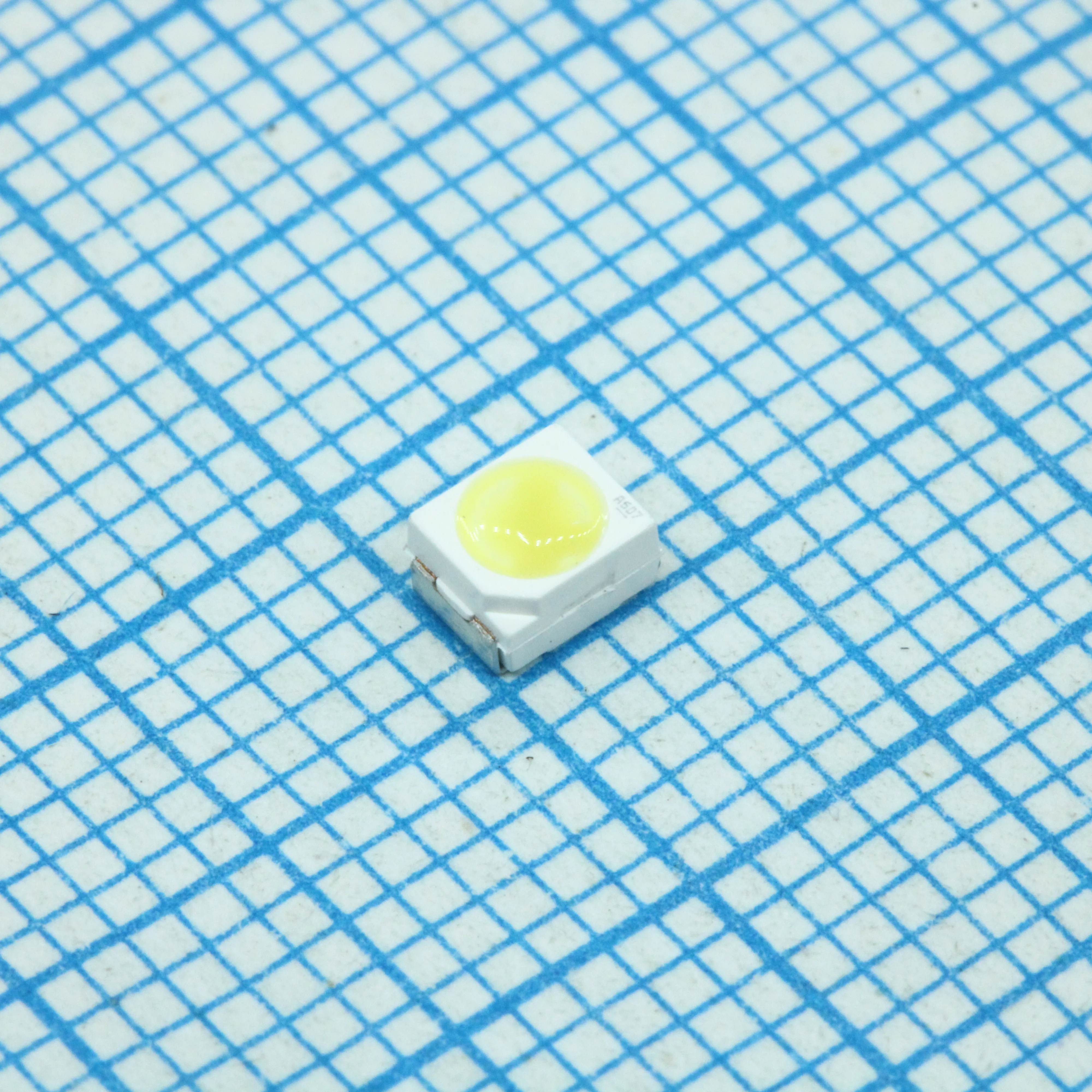 LW TTSD-U1V1-JKPL-4 - Светодиод SMD белый 450....1120 мКд питание 3В встроенный отражатель