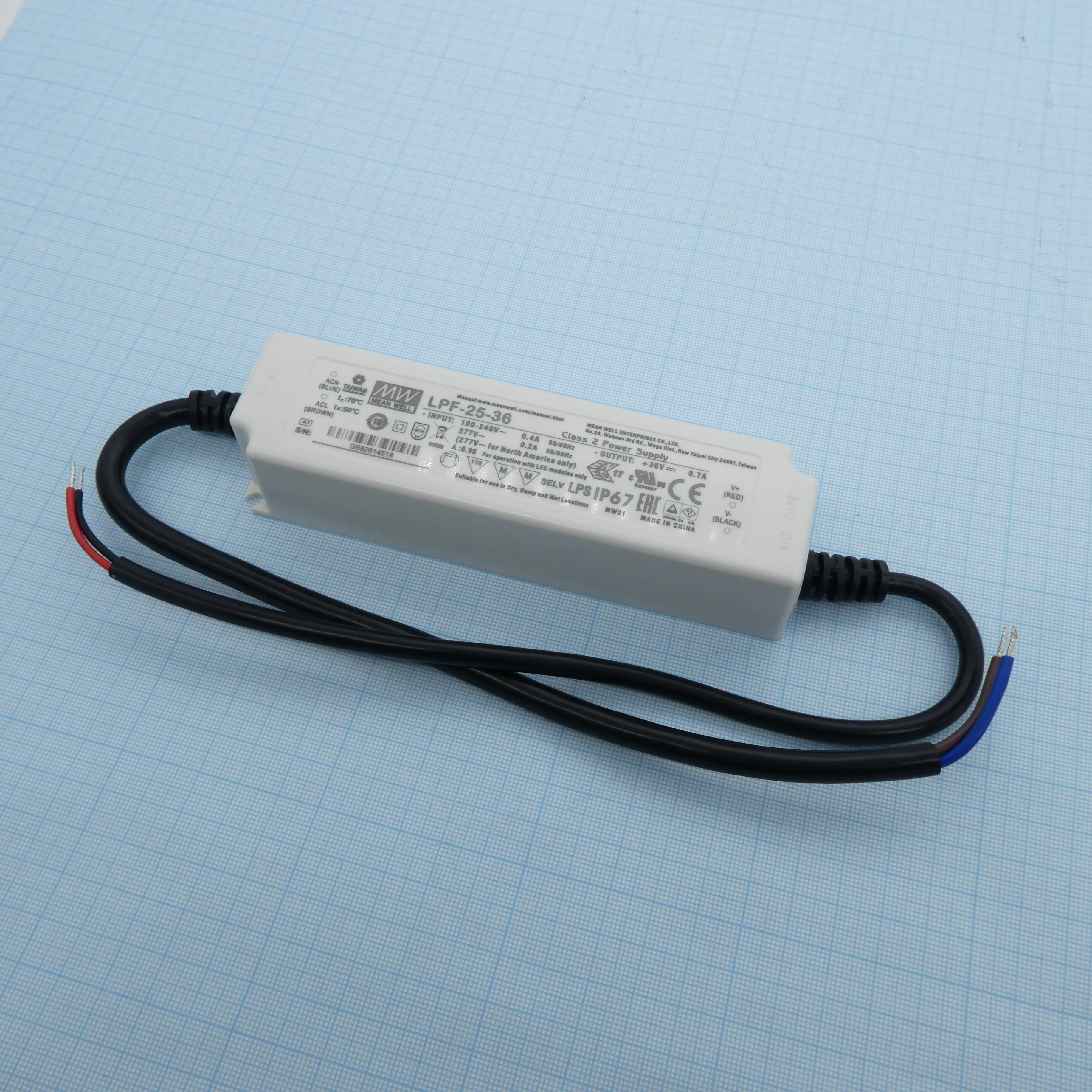 LPF-25-36 - AC-DC, 25Вт, вход 90…305В AC, 47…63Гц /127…431В DC, выход 36В/0.7А, ККМ, изоляция 3750В AC, IP67, в кожухе 148х40х32мм, -40…+70°С