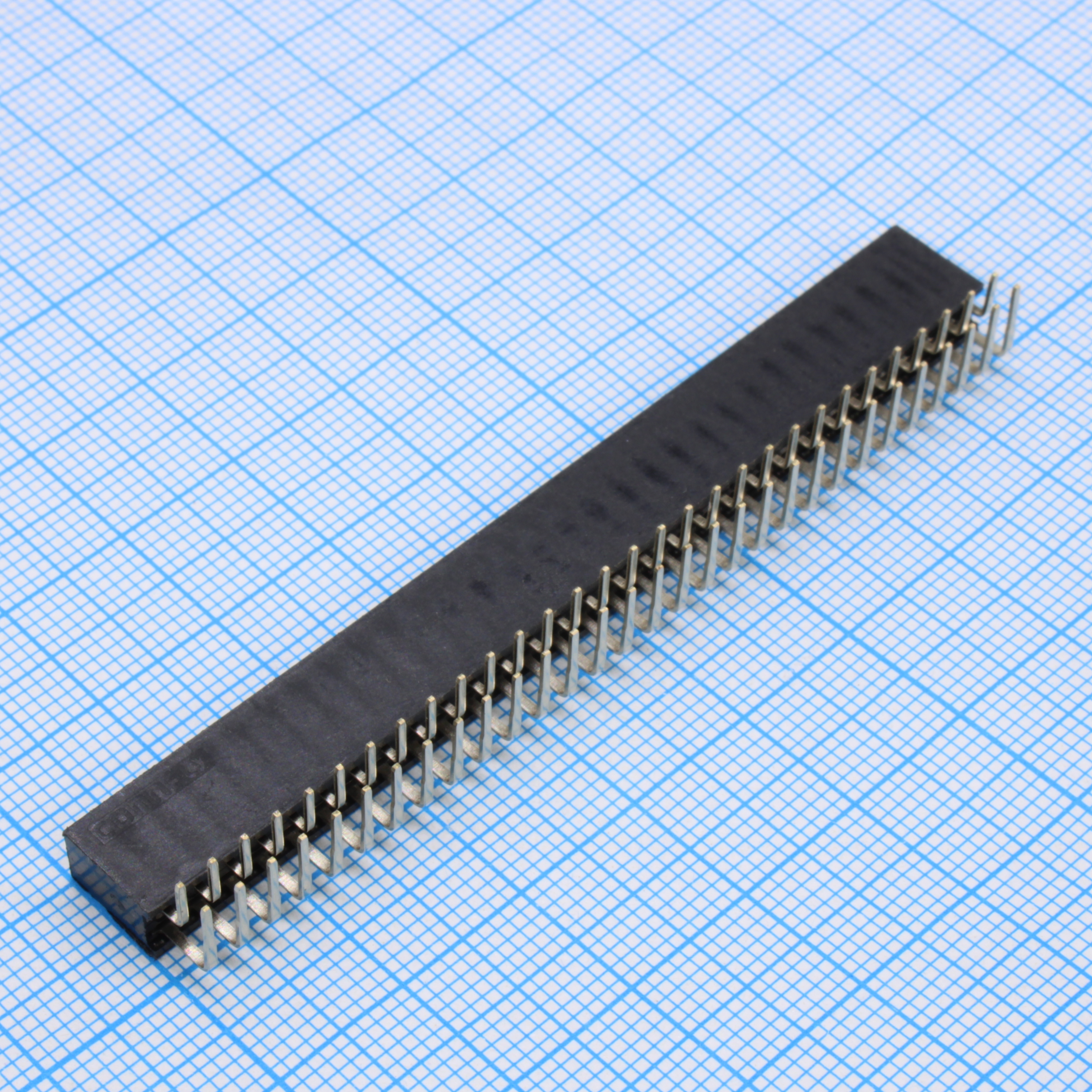 DS1024-2X30R2 - Гнездо на плату угловое 2x30 конт., шаг 2.54 мм., длина 8.5мм.