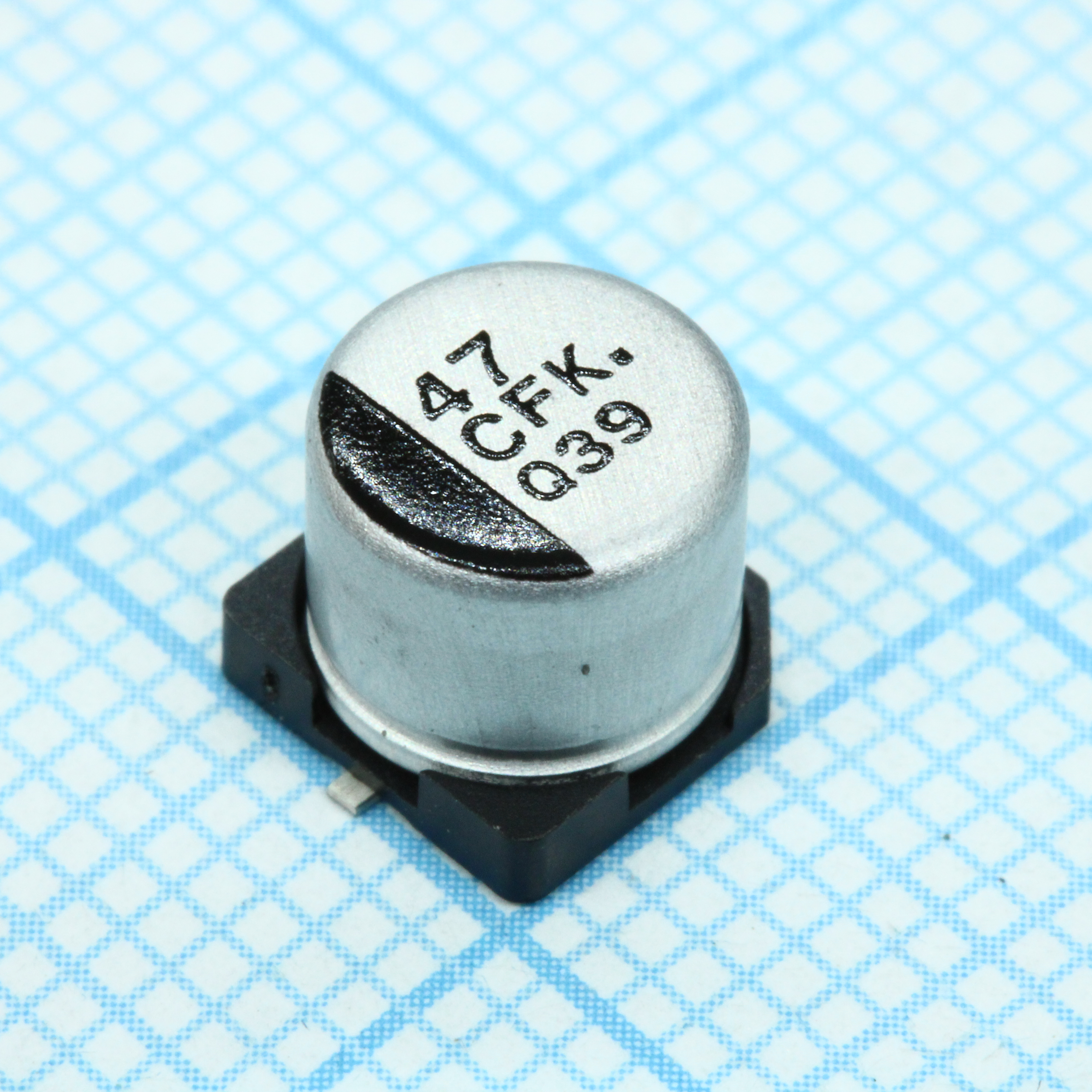 EEEFK1C470P - Конденсатор электролитический низкоимпедансный для поверхностного монтажа 16В 47мкФ ±20%, 2000часов, 240mA, 6.3*5.8