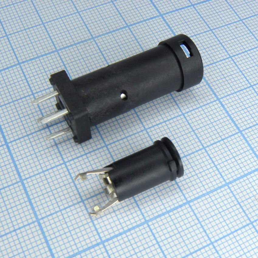 3101.0040 - Держатель предохранителя  5х20mm, закрытого типа, монтаж на плату вертикальный