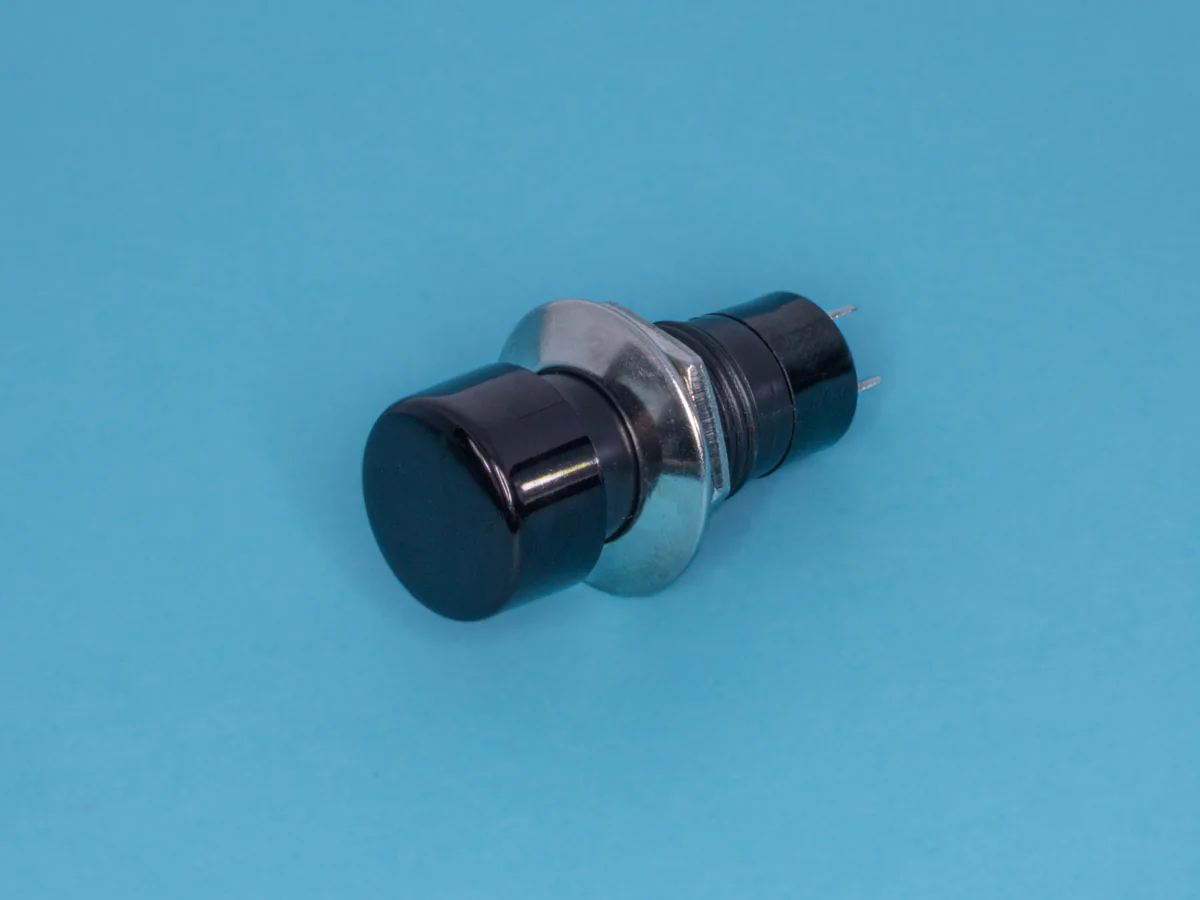 PSW-2F-B - Кнопка круглая 14мм 220в 1А с фиксацией, черная