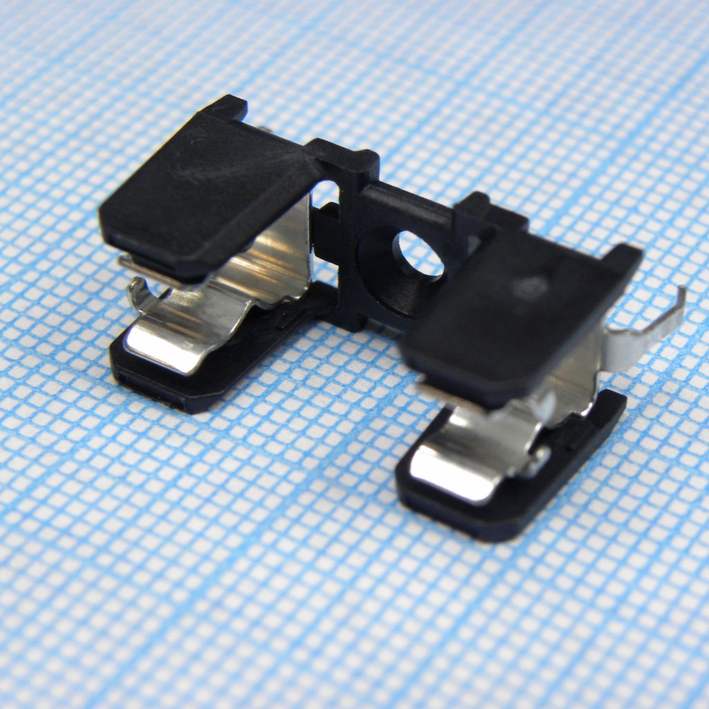 65600001009 - Держатель предохранителя 5*20мм, горизонтальный, открытого типа, монтаж на плату, 10А 250В