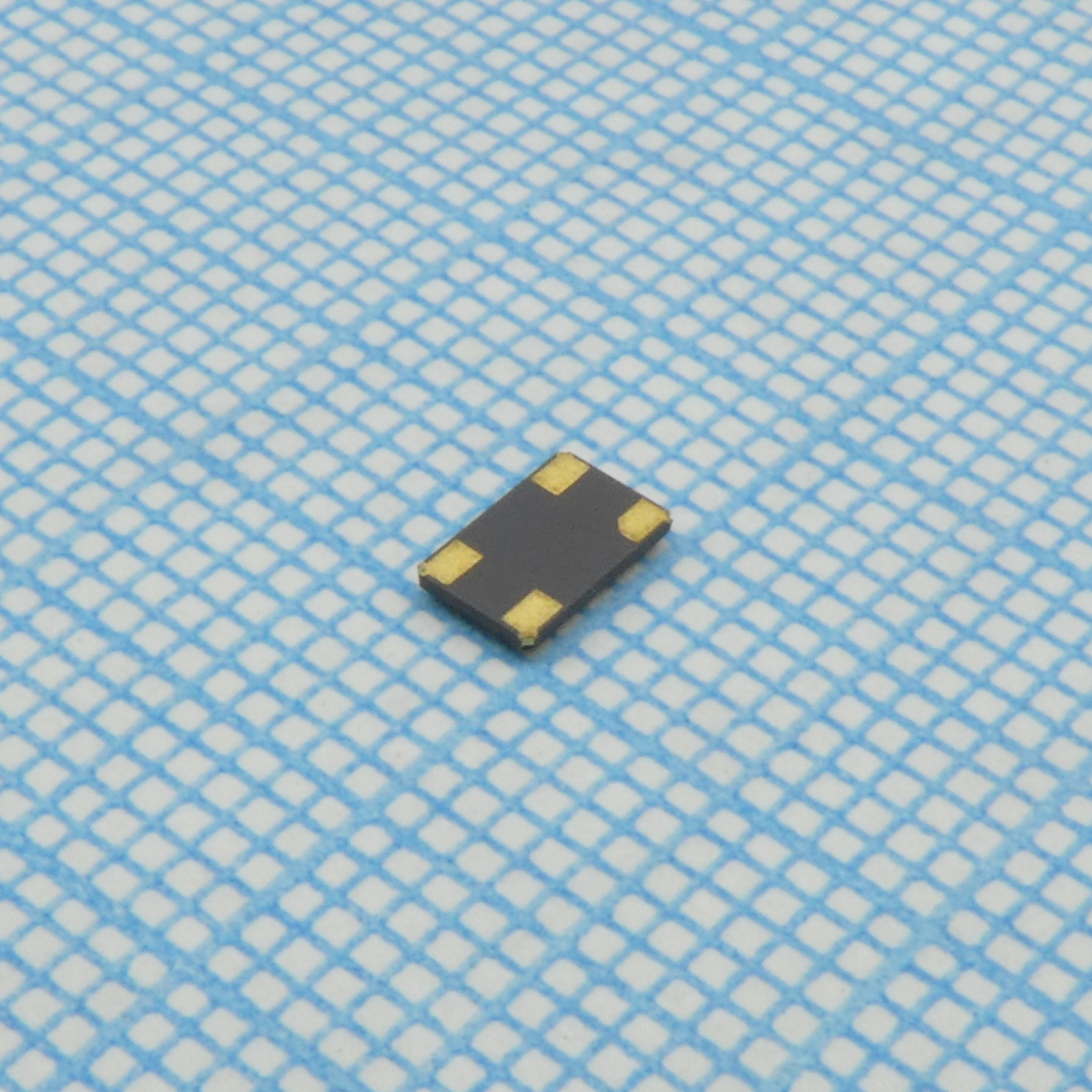 12.89076 - Резонатор кварцевый: 8.1920МГц, 30ppm, Cшунт = 5пФ, Cнагр = 16пФ