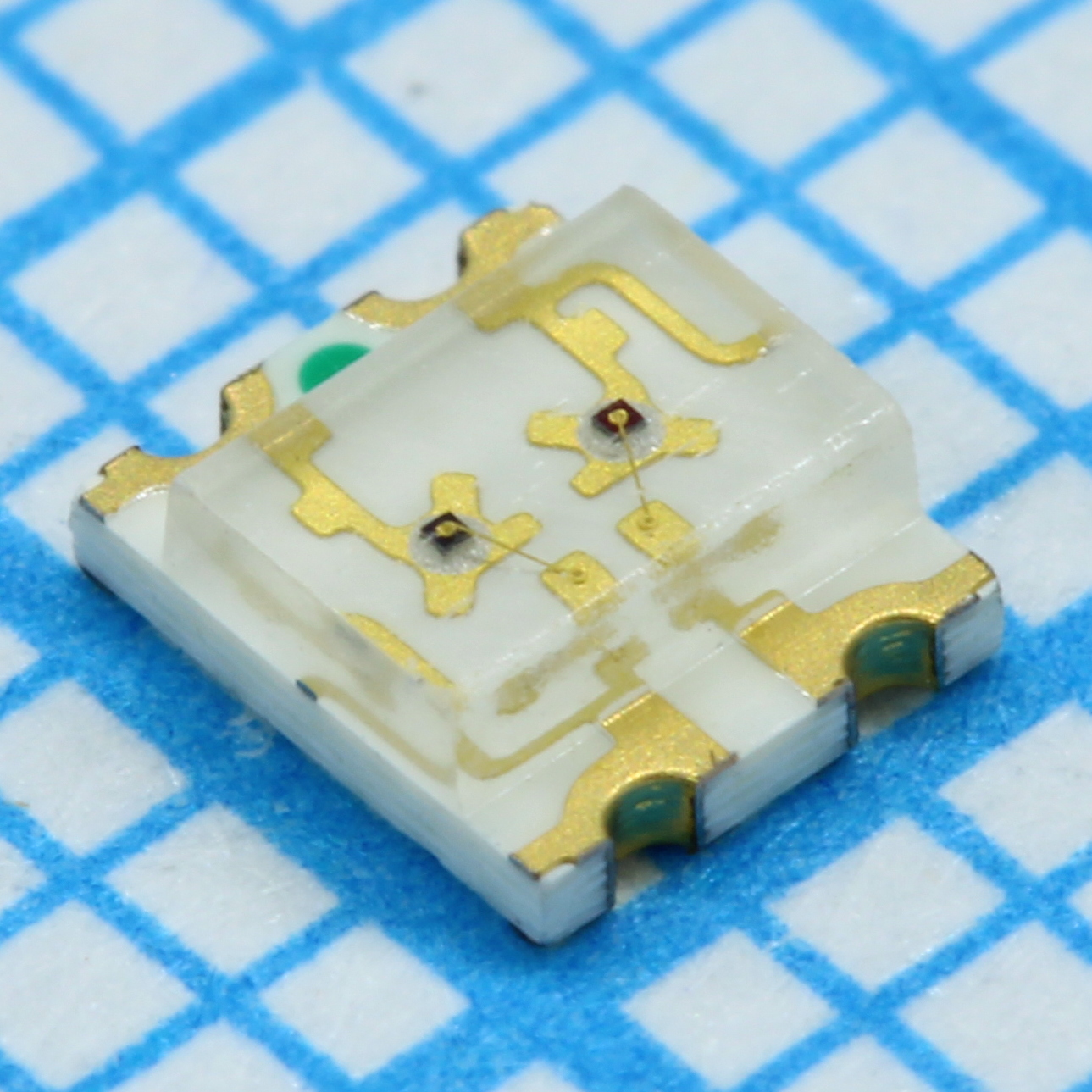 FYLS-1210URUGC - Светодиод SMD 1210 двухцветный Красный/Зелёный 80/45мКд 130° 631/574нм