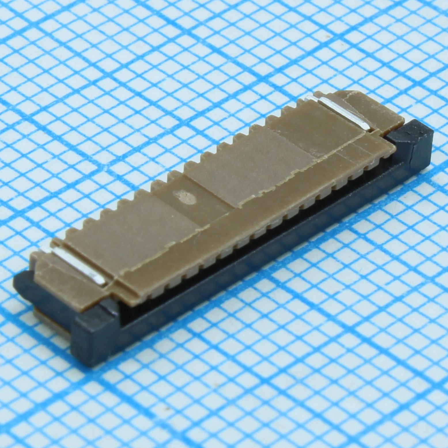 SFW15R-2STE1LF - Соединитель FFC/FPC 15 контактов шаг 1мм угловой SMD лента на катушке