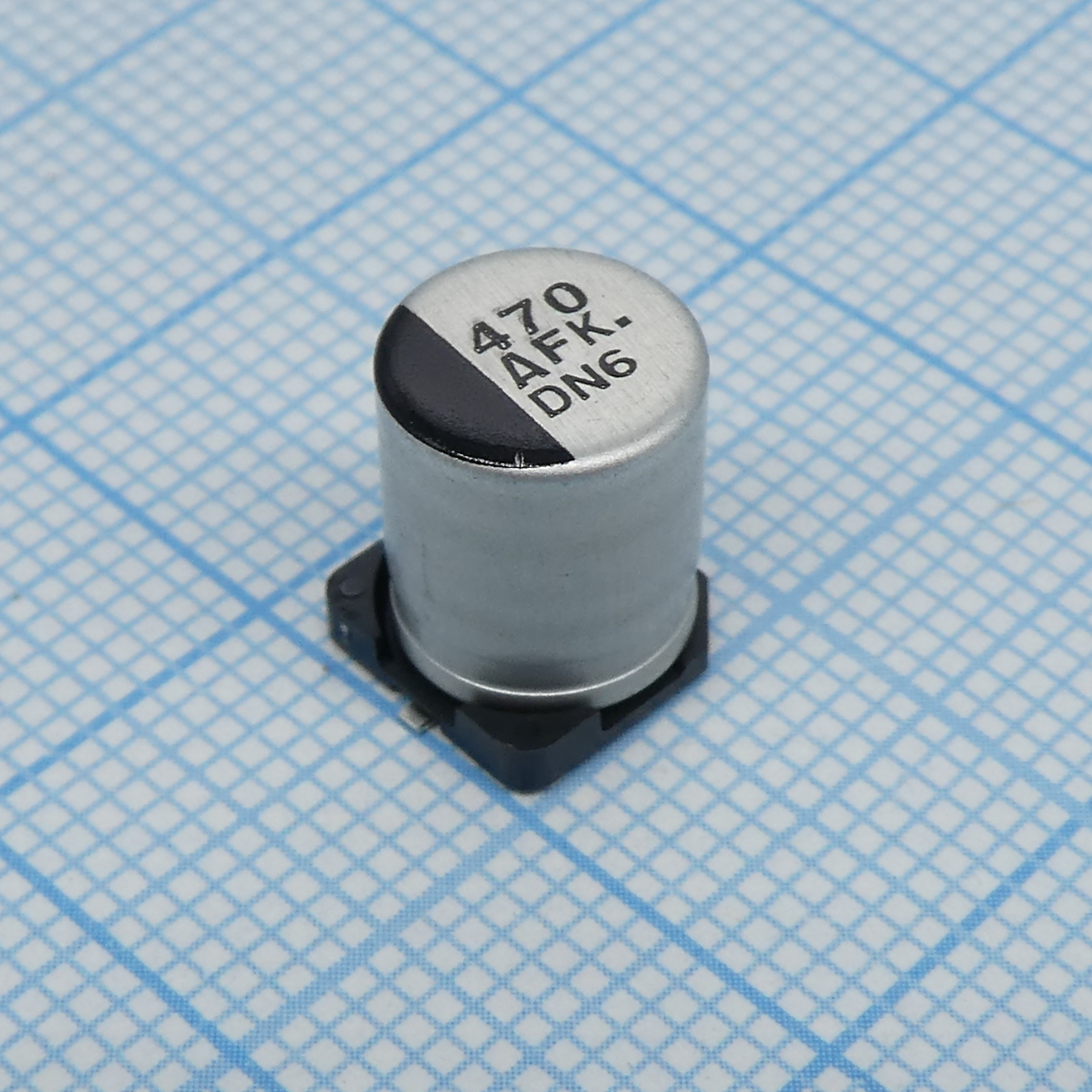 EEEFK1A471P - Конденсатор электролитический низкоимпедансный для поверхностного монтажа 10В 470мкФ ±20%  600мА 2000часов 8x10.2мм