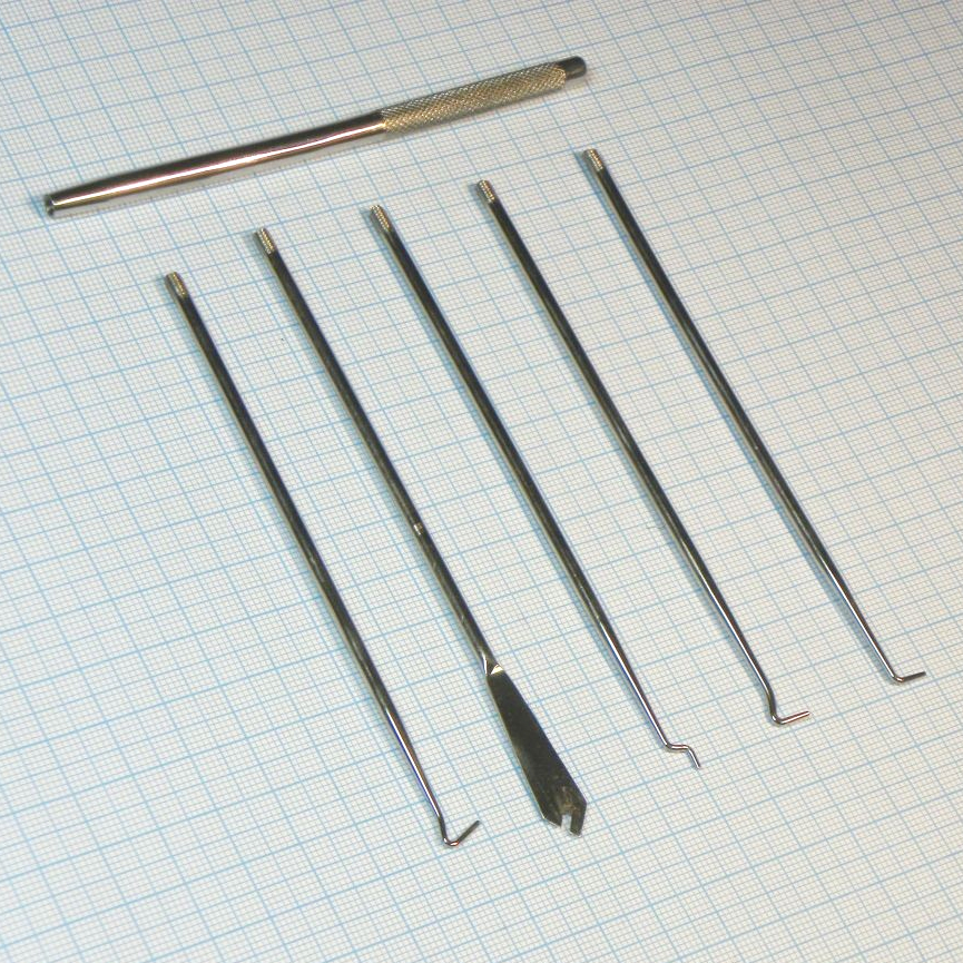 1PK-3175 - Набор состоит из 6 предметов: 5 захватов разной формы, которые вкручиваются в рукоятку.