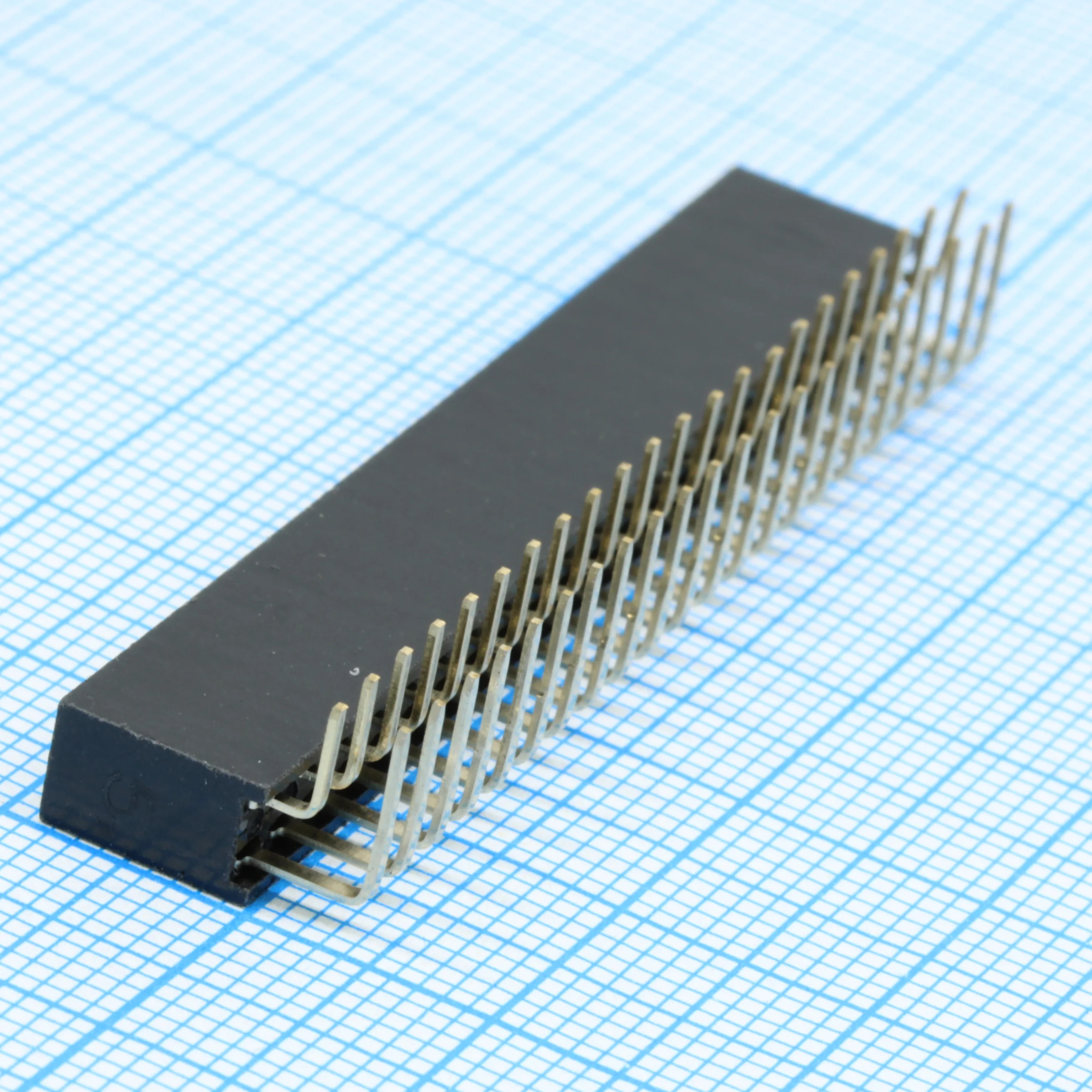 DS1024-2X22R2 - Гнездо на плату угловое 2x22 конт., шаг 2.54 мм., длина 8.5мм.