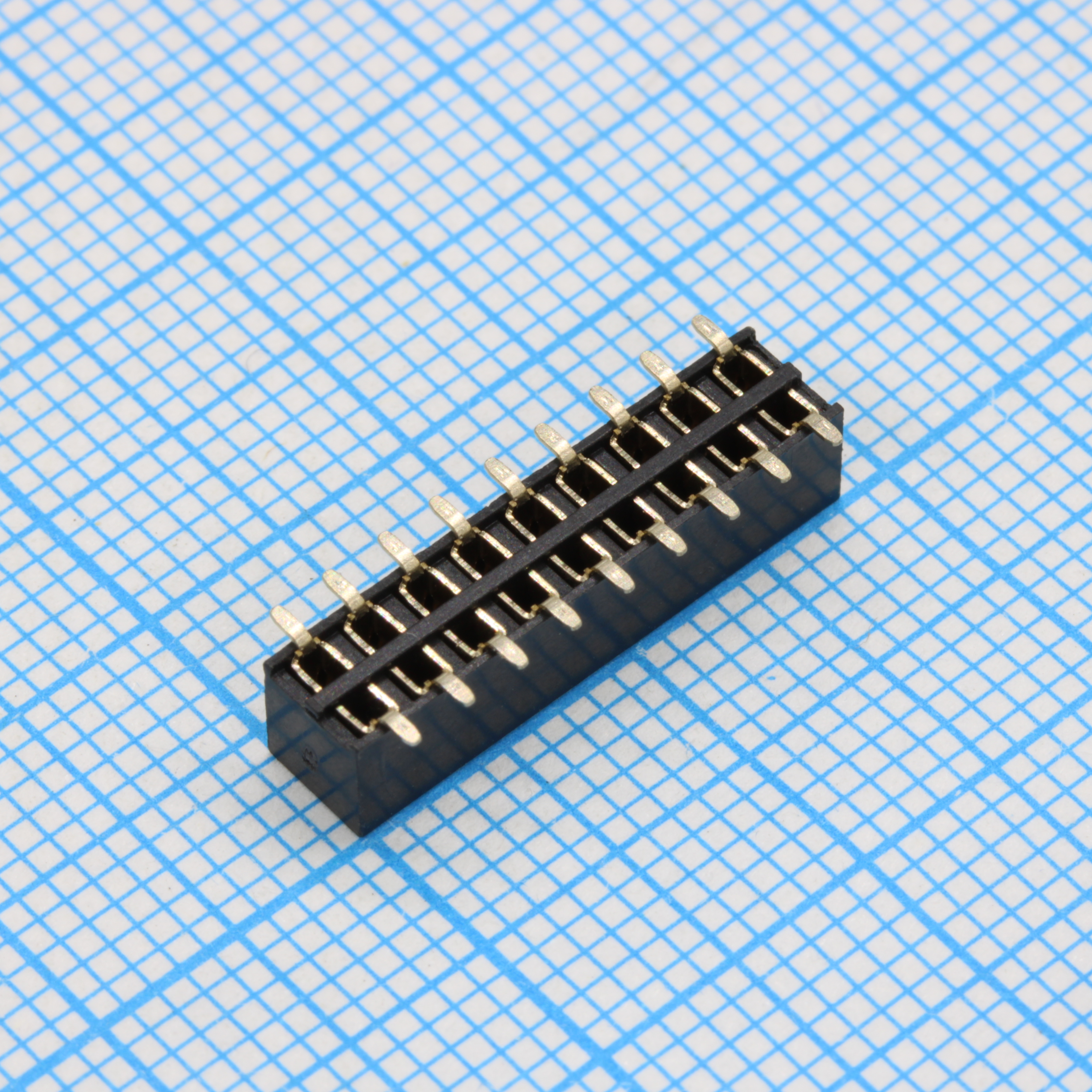 DS1026-09-2X9S8BSXBX - гнездо на плату 2 ряда по 9 контактов шаг 2мм smd