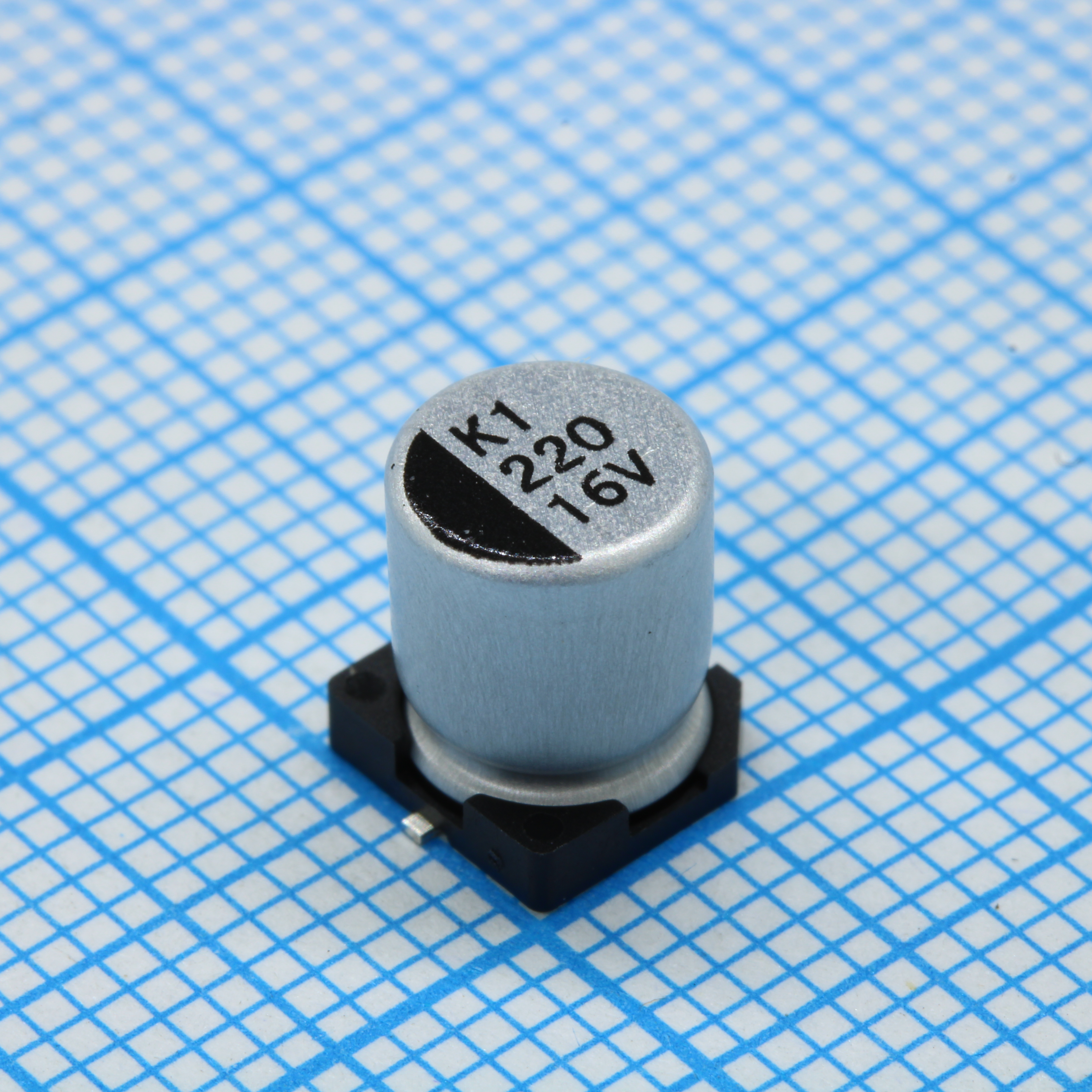 CK016M221E7DPKKKV00R - Конденсатор алюминиевый электролитический 220мкФ 16В ±20% (6.3х7.7мм) для поверхностного монтажа 125мА 2000час 105°С лента на катушке