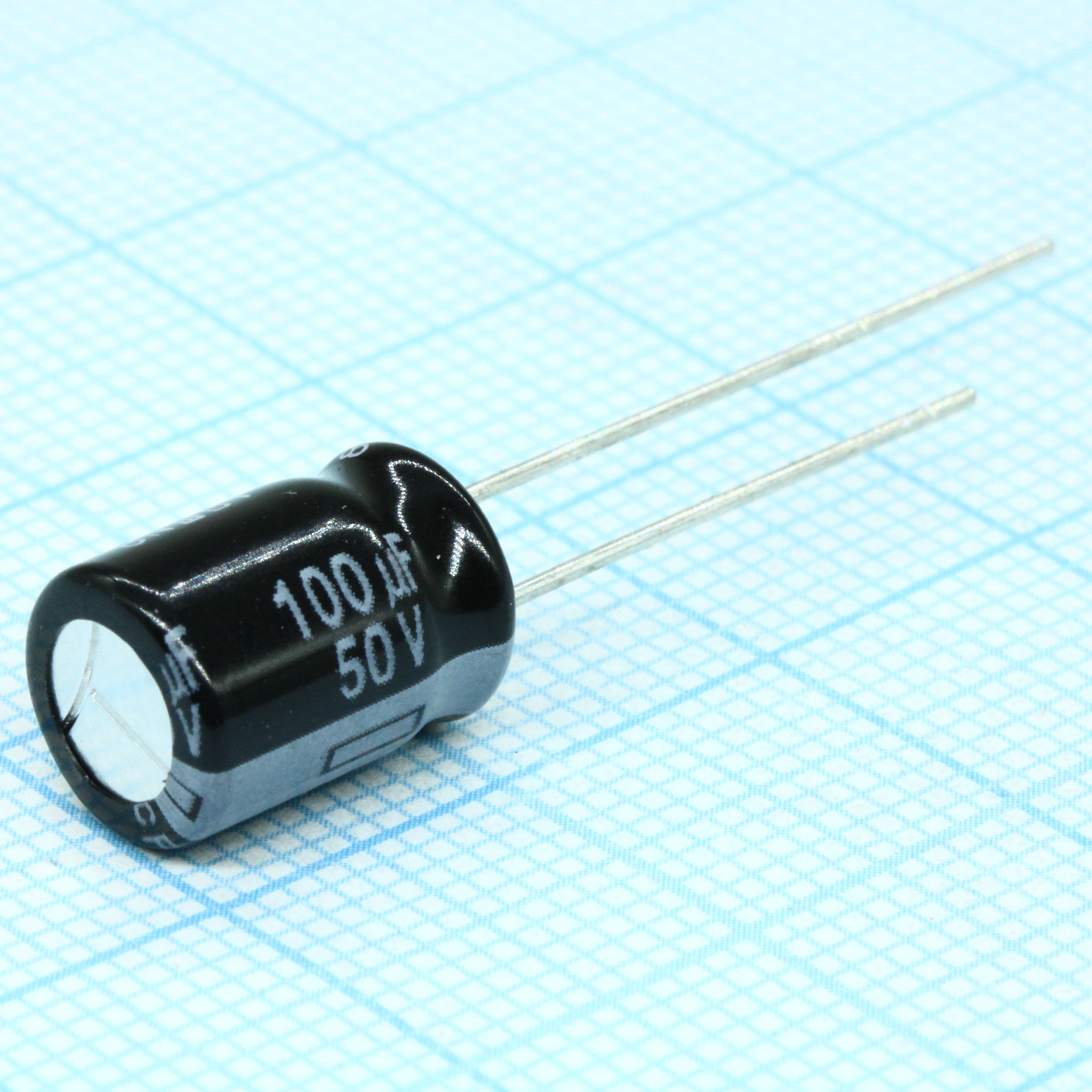 EEUFR1H101 - Конденсатор алюминиевый электролитический  100мкФ 50В ±20% (8 Х 11.5мм) радиальные выводы 5мм 870мА 6000час 105°С Лента в коробке