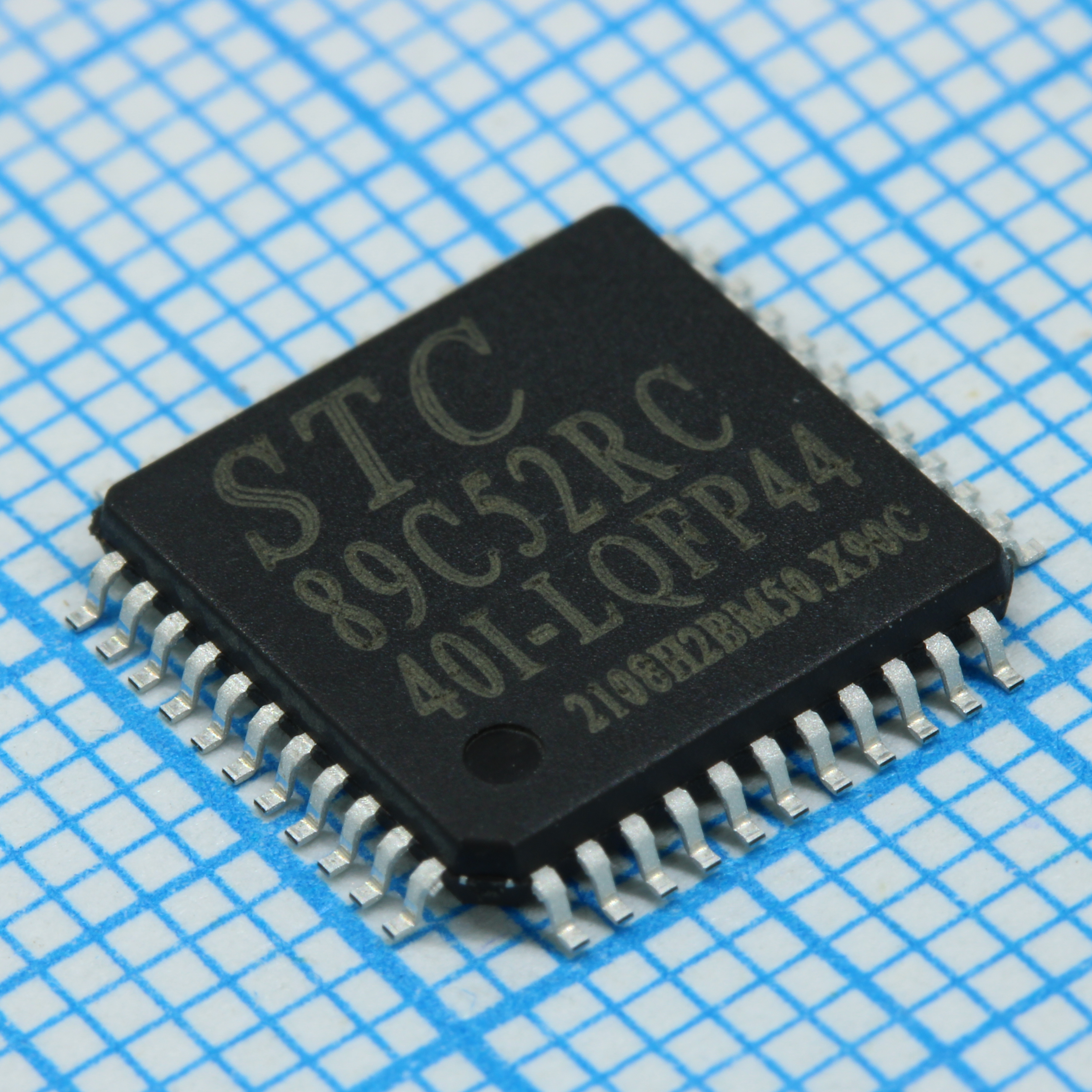 STC89C52RC-40I-LQFP44 - Микроконтроллер 51 семейства 512-бит статическое ОЗУ 8кБ Флэш-память питание 3.3В...5.5В LQFP44(10x10)