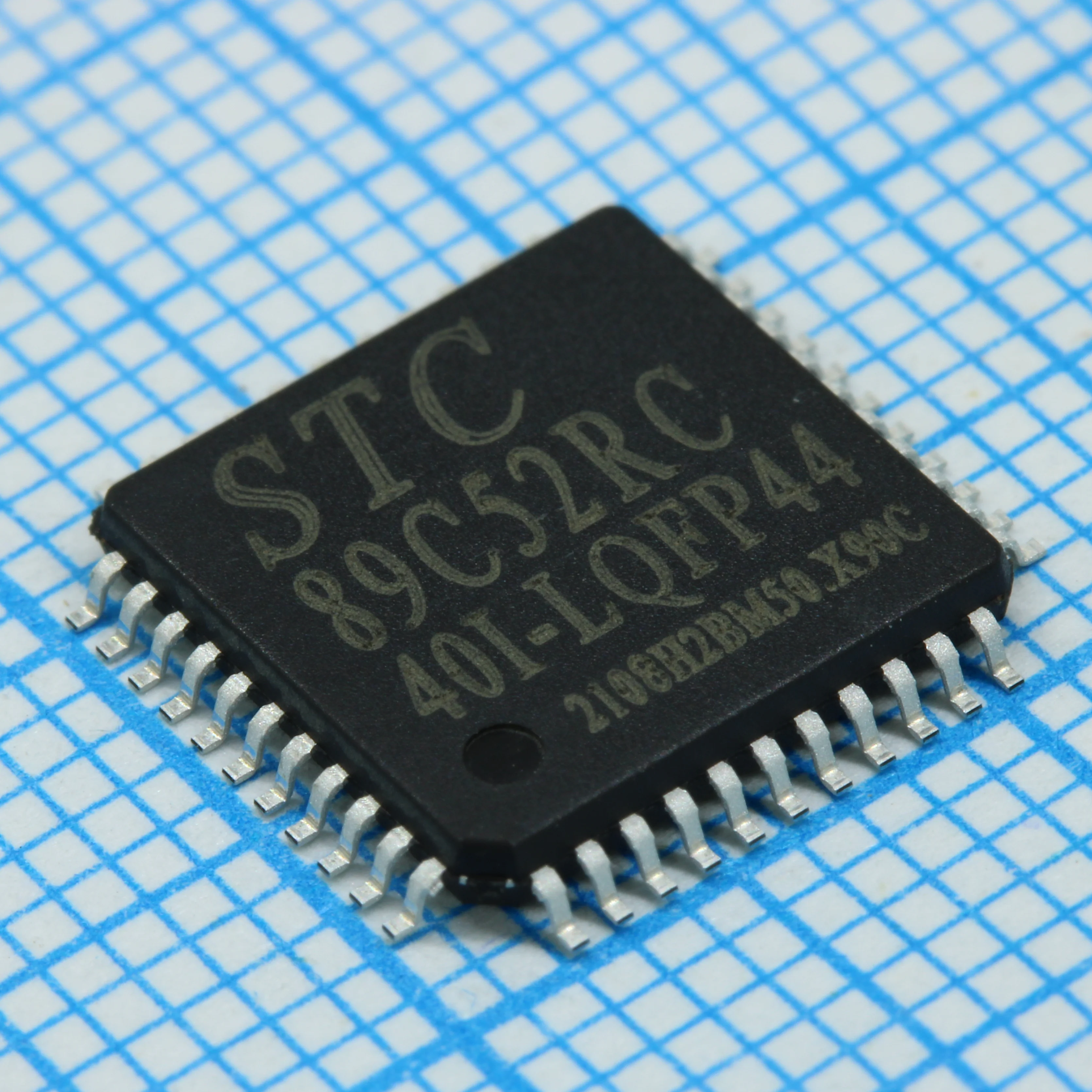 STC89C52RC-40I-LQFP44 - Микроконтроллер 51 семейства 512-бит статическое ОЗУ 8кБ Флэш-память питание 3.3В...5.5В LQFP44(10x10)